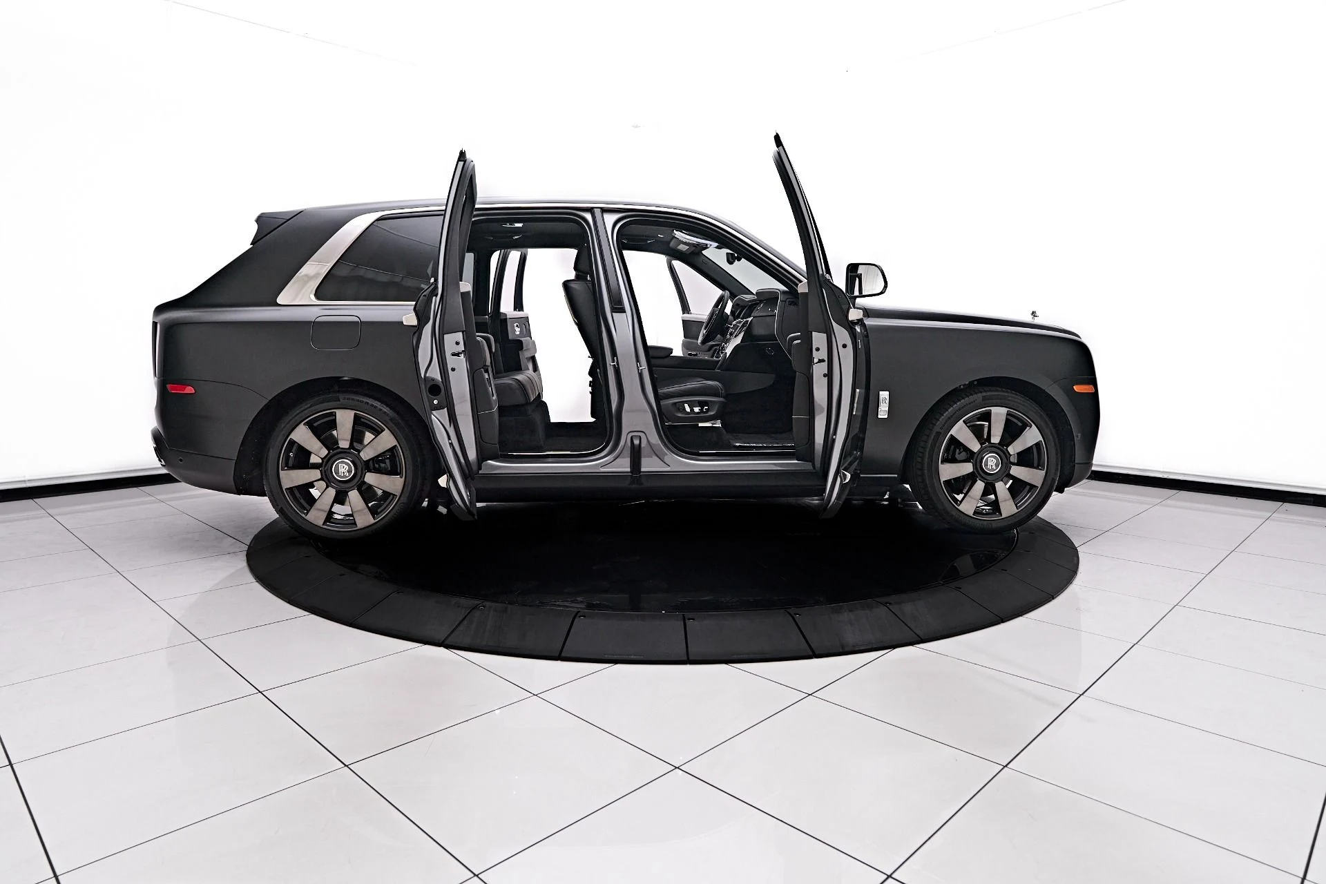 mph018_2612263618_Used_2023_Rolls_Royce_Cullinan_Base_1754606865_aab0a22abc