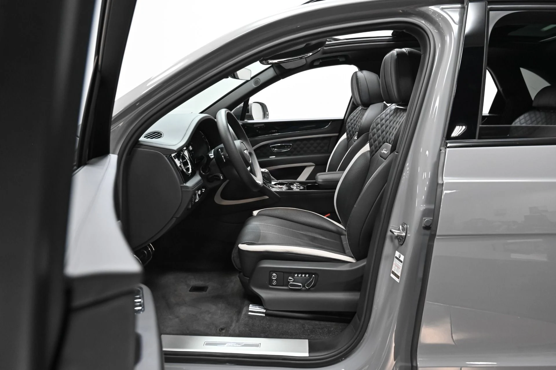 mph018_2616961690_Used_2022_Bentley_Bentayga_Speed_1758039444_505db66c1b