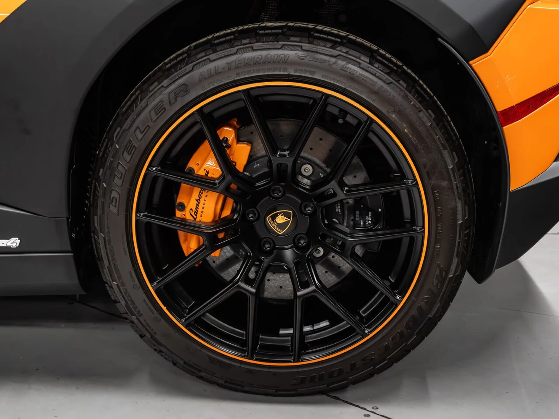 mph018_2617171922_lamborghini_huracan_2023_14faa510bc