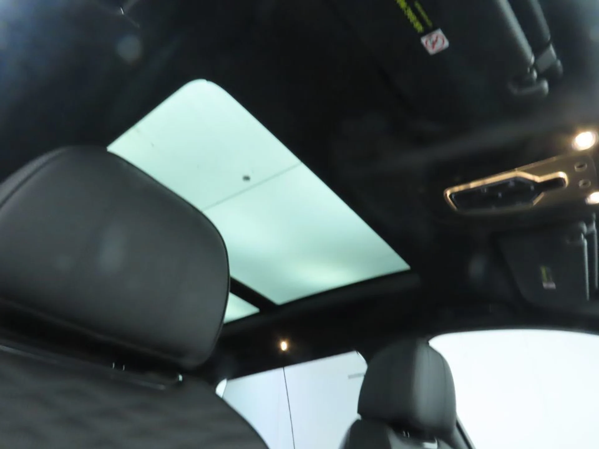 mph018_2618598812_used_2023_bentley_bentayga_ewb_azure_8119_22967334_19_1024_3bff782a79