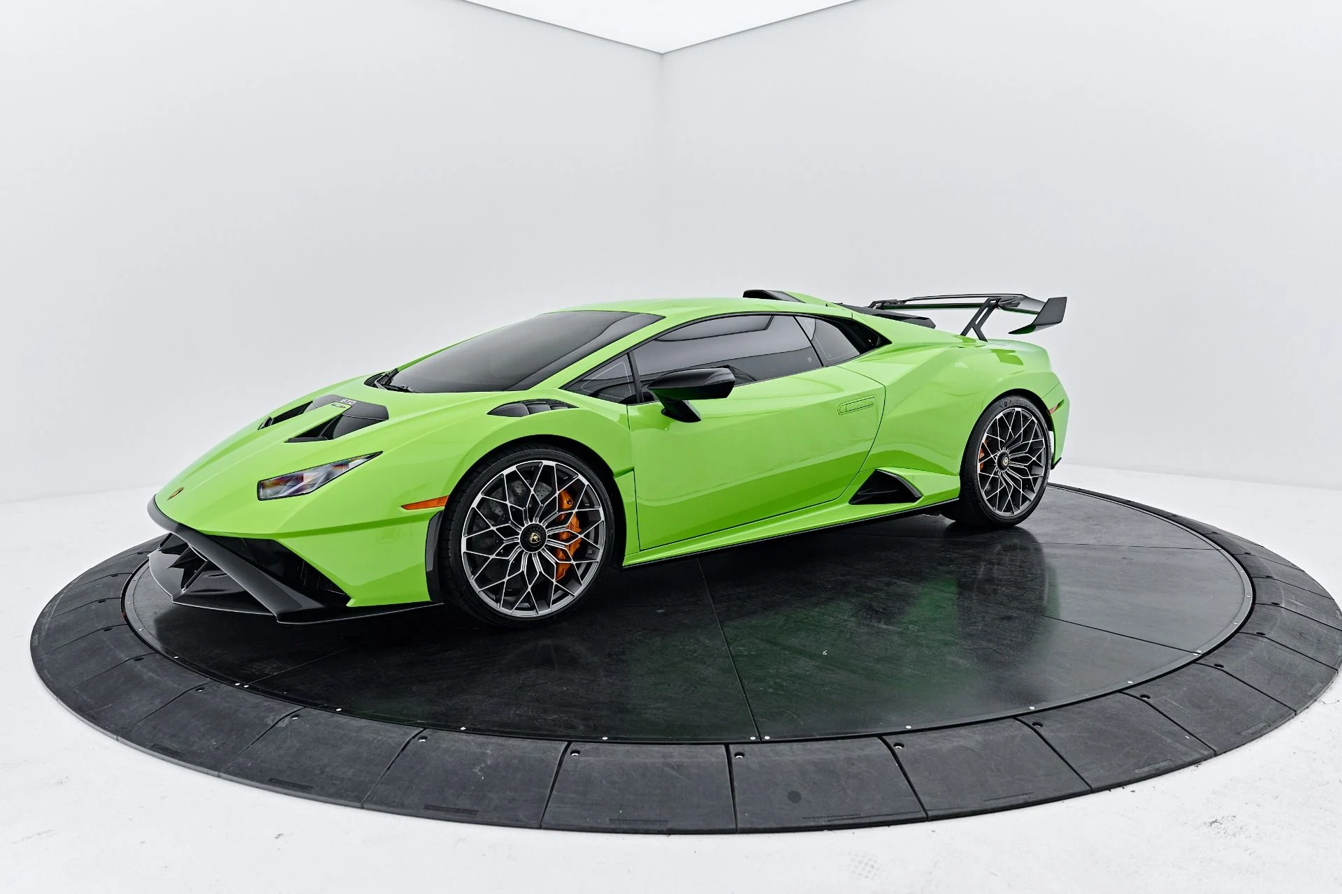 mph018_2619910441_Used_2024_Lamborghini_Huracan_STO_Base_1791998204_2cd544745d