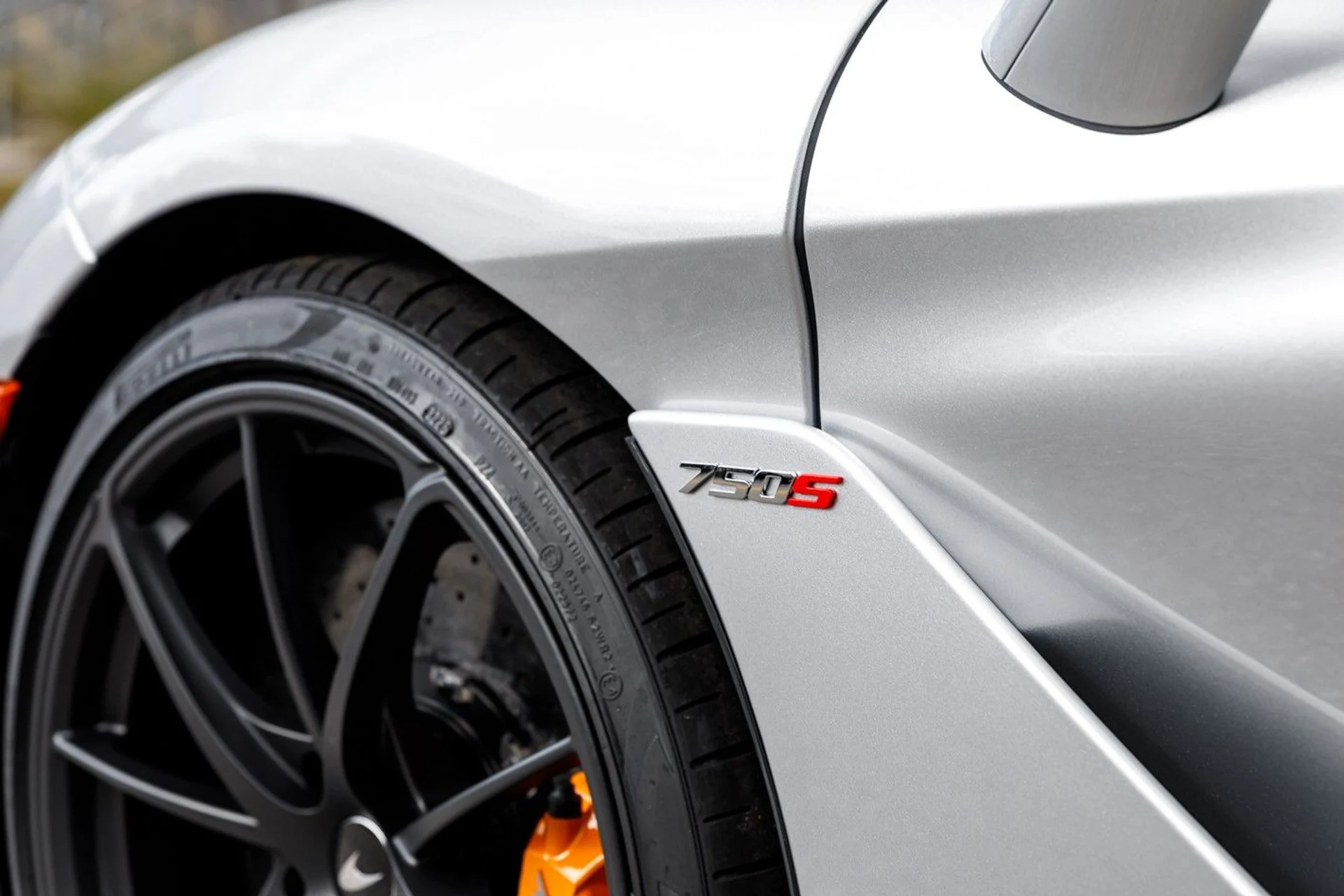 mph018_2620472096_633_p19_l_891c95ef87