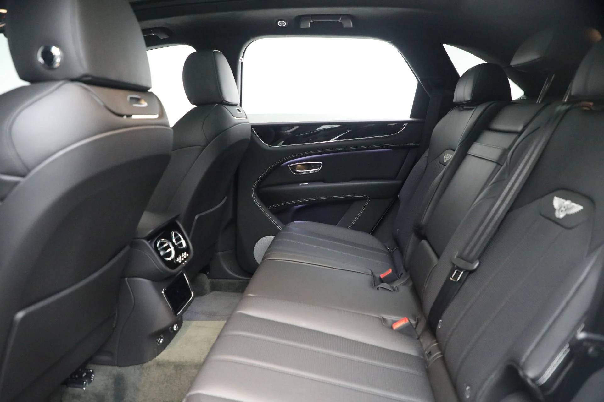 mph018_2626450093_Used_2023_Bentley_Bentayga_V8_8a65539bde