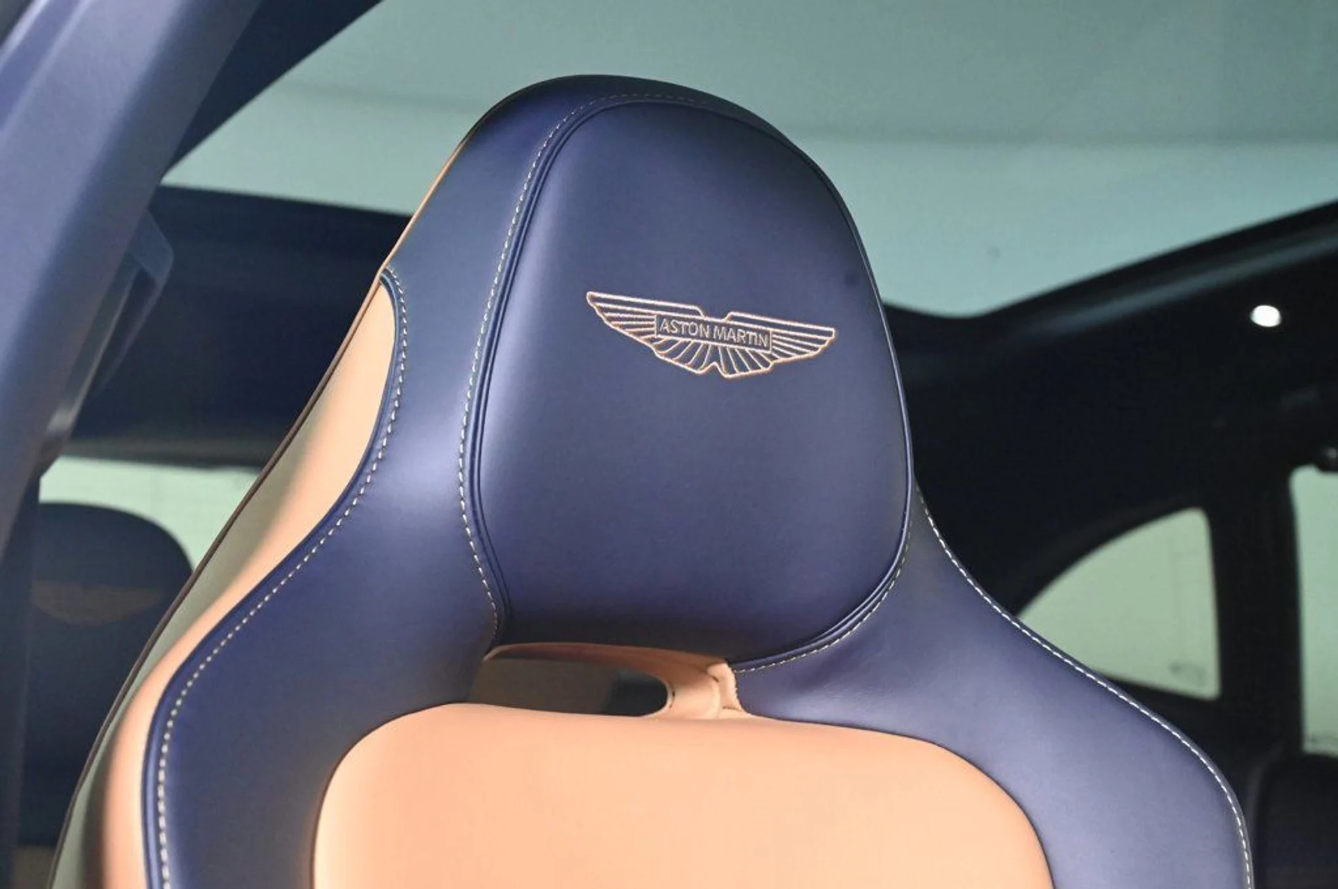 mph018_2627569011_new_2026_aston_martin_dbx_707awd_11350_22956758_18_1024_6f9ffed0ca