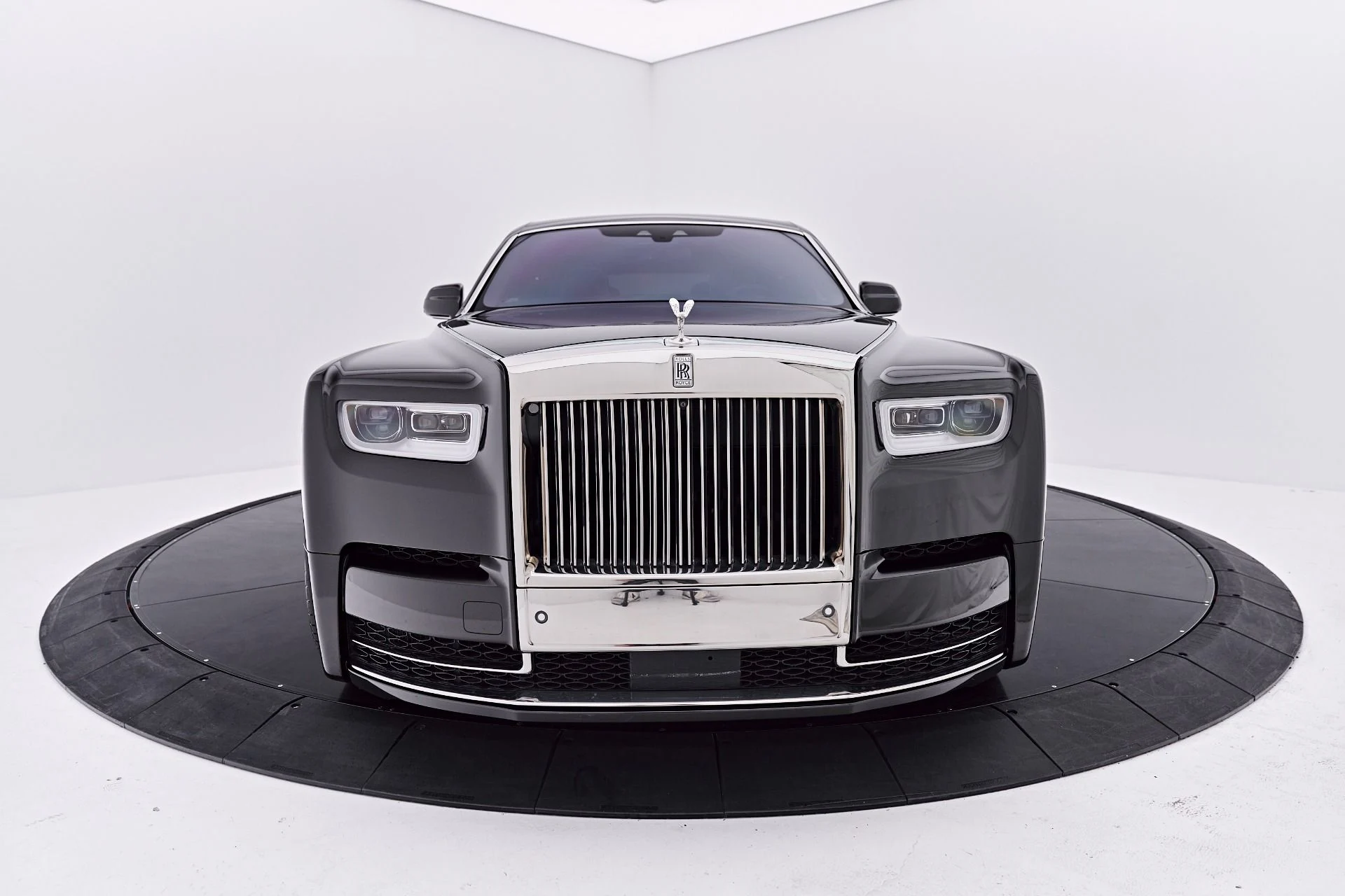 mph018_2636105164_Used_2021_Rolls_Royce_Phantom_Base_1786152359_9c3e351621