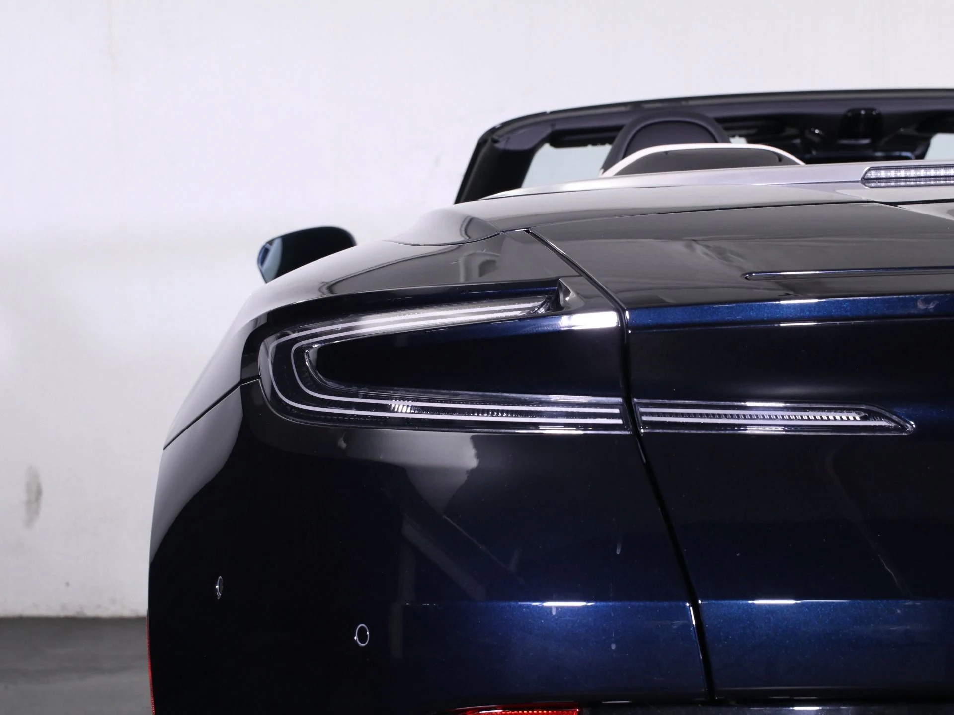 mph018_2649474214_Used_2025_Aston_Martin_DB_12_Volante_1758482753_dd97aba3a6