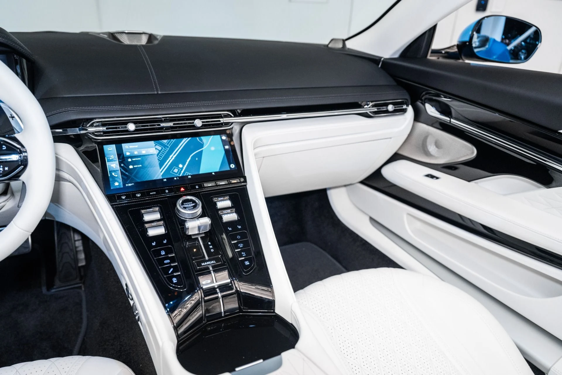 mph018_2652112283_Used_2025_Aston_Martin_DB_12_Volante_1741214270_cdd806f1f4