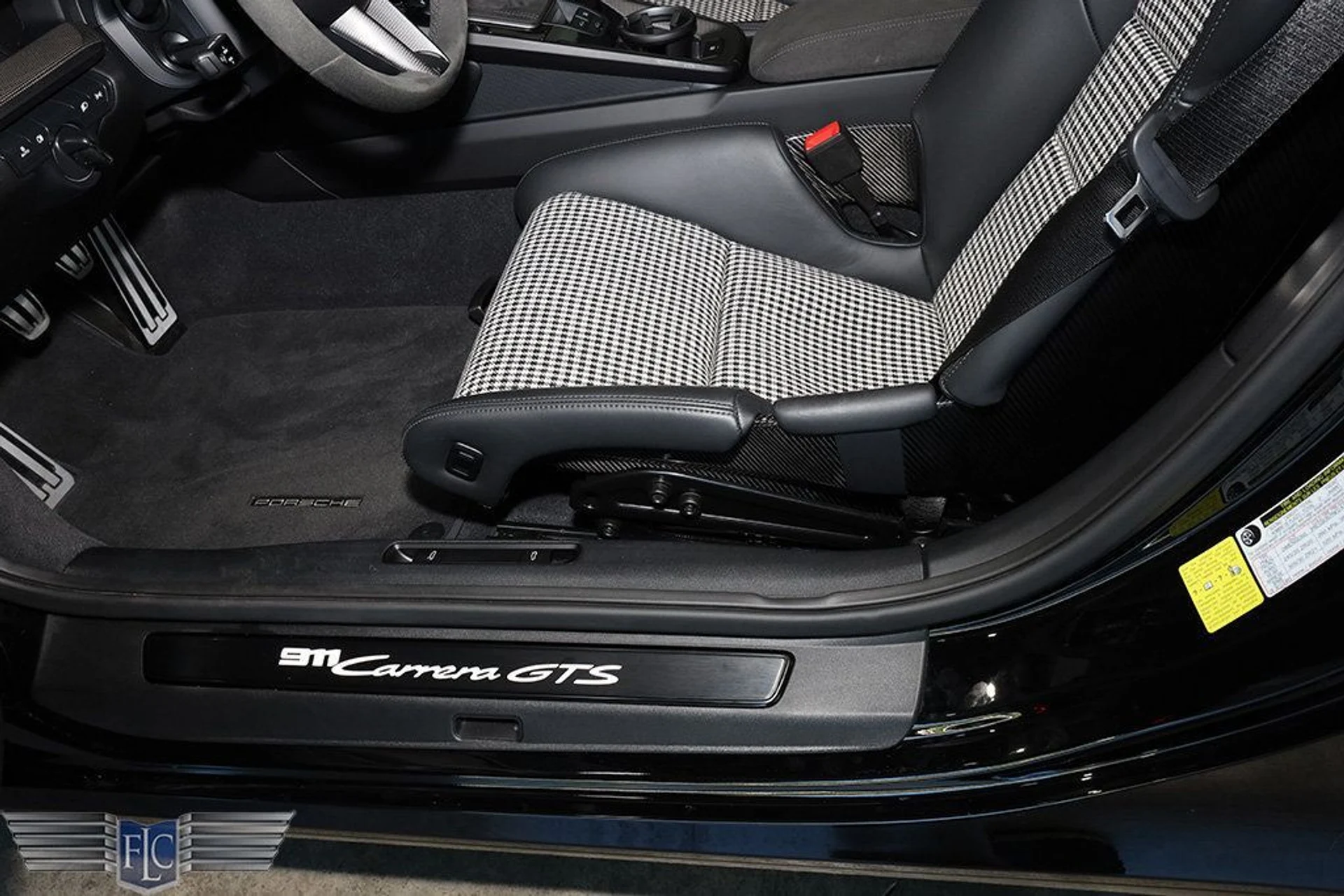 mph018_2654236246_used_2024_porsche_911_carreragtscoupemanual_9689_22931180_19_1024_21d3e931c3