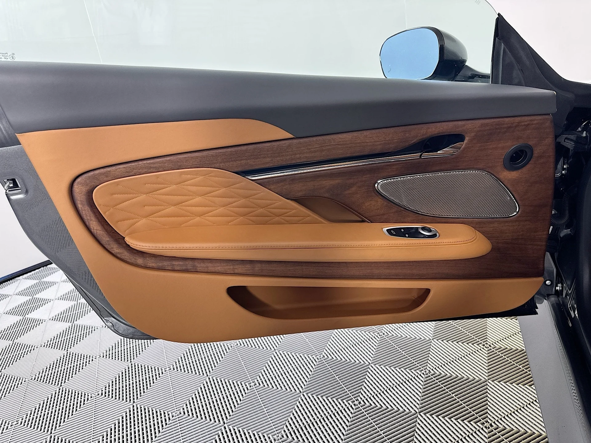 mph018_2659151024_19_060df73e02