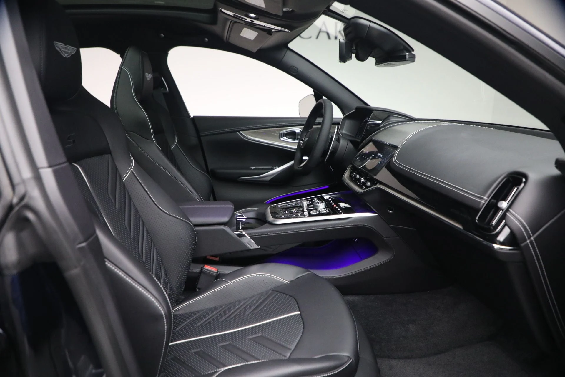 mph018_2663633471_New_2026_Aston_Martin_DBX_S_1767984157_916039a958