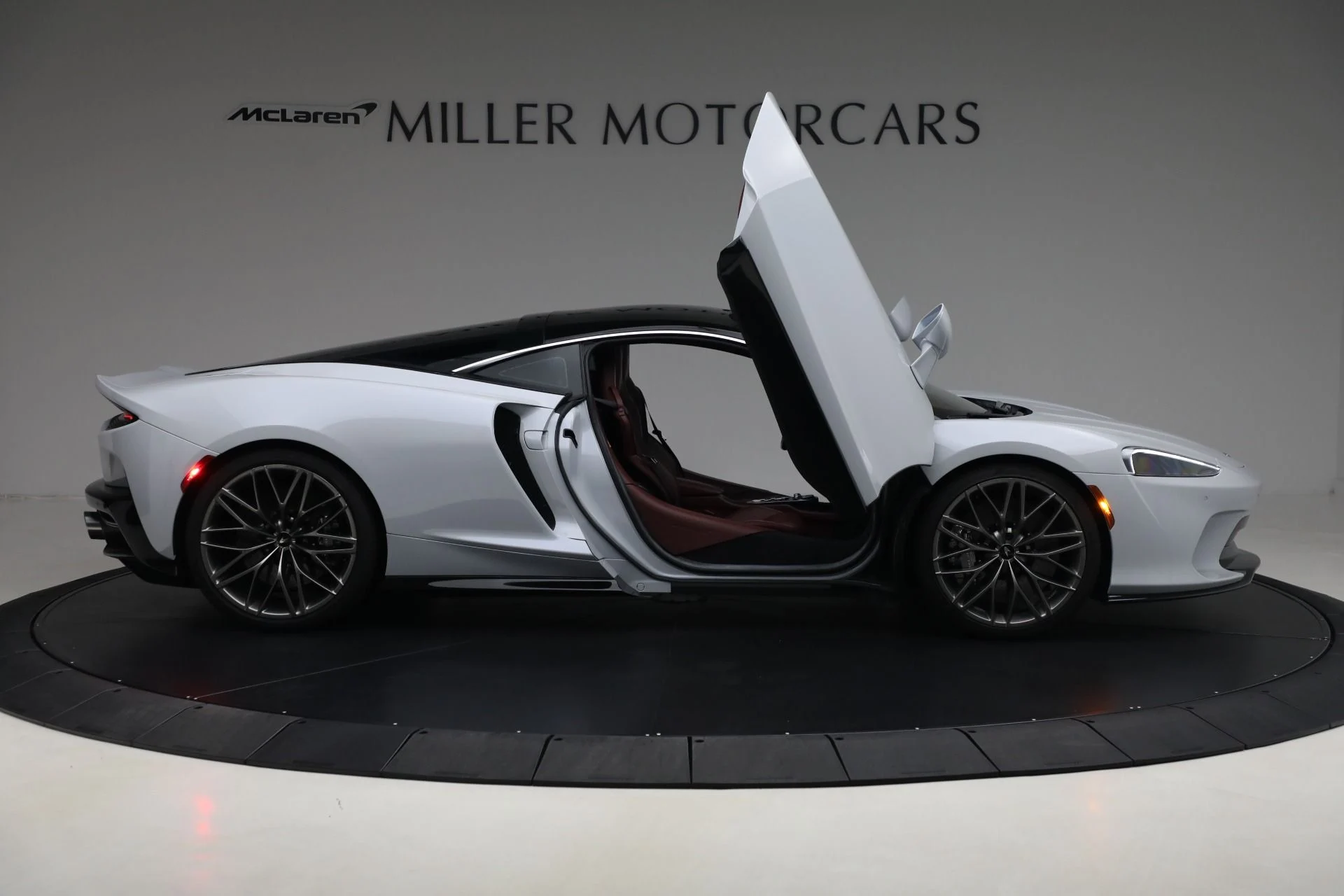 mph018_2663761763_Used_2023_Mc_Laren_GT_Luxe_31af349373