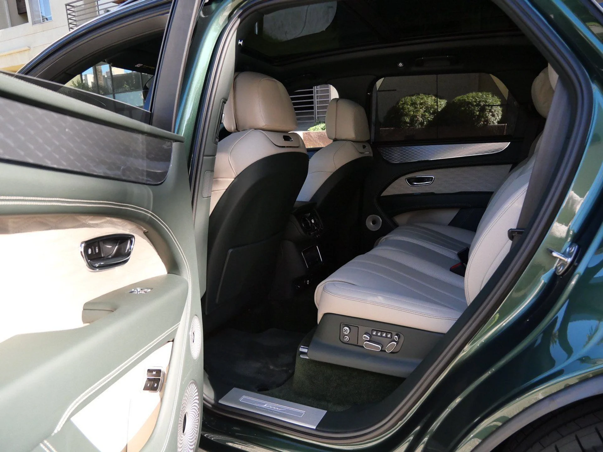 mph018_2670172348_94eee87bdf5b274547f5916b7615db63x_643ef96a1b