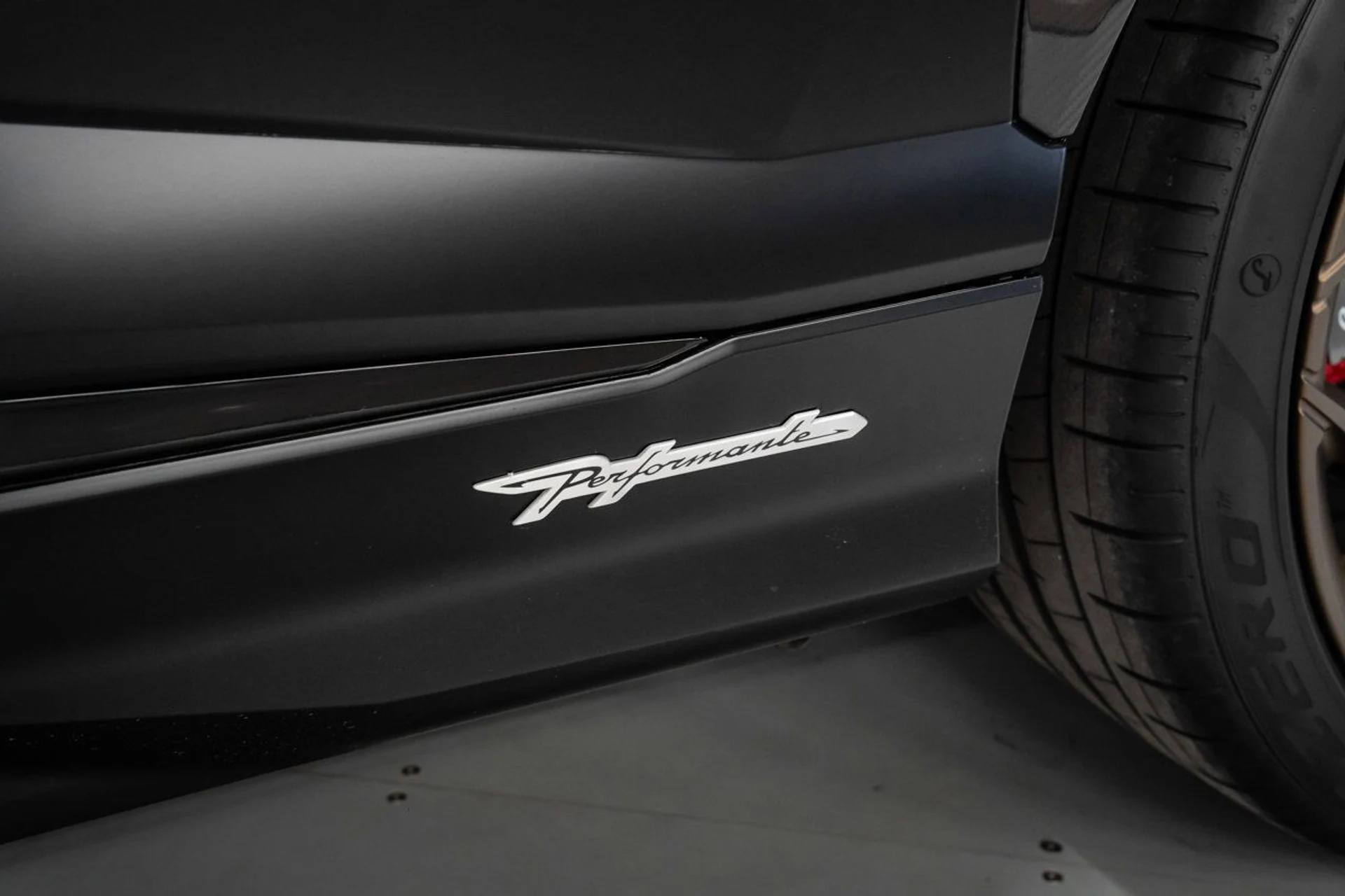 mph018_267476717_lamborghini_urus_2023_cfe25b0022