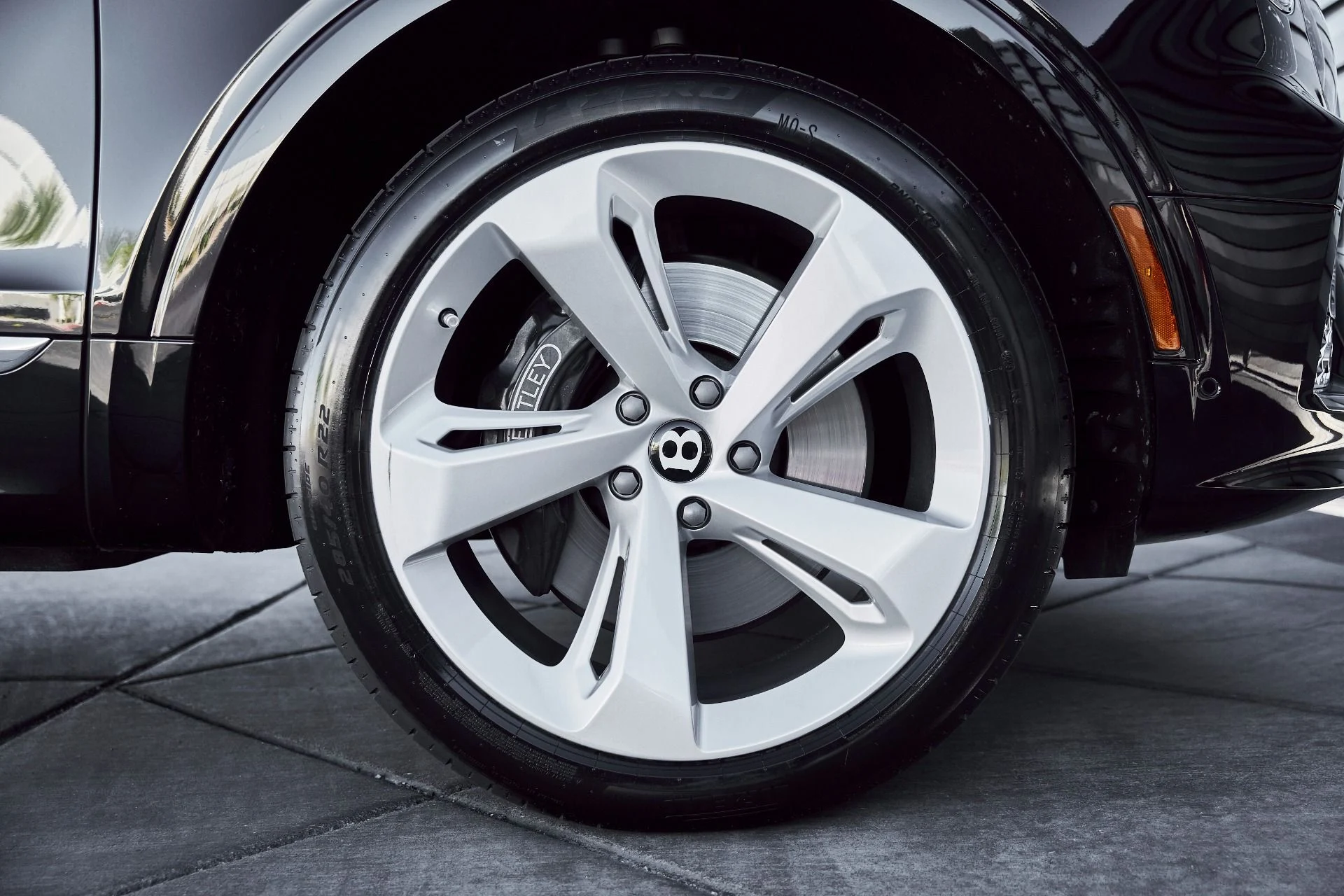 mph018_2706166081_Used_2023_Bentley_Bentayga_EWB_Azure_1773968859_e347c784d8