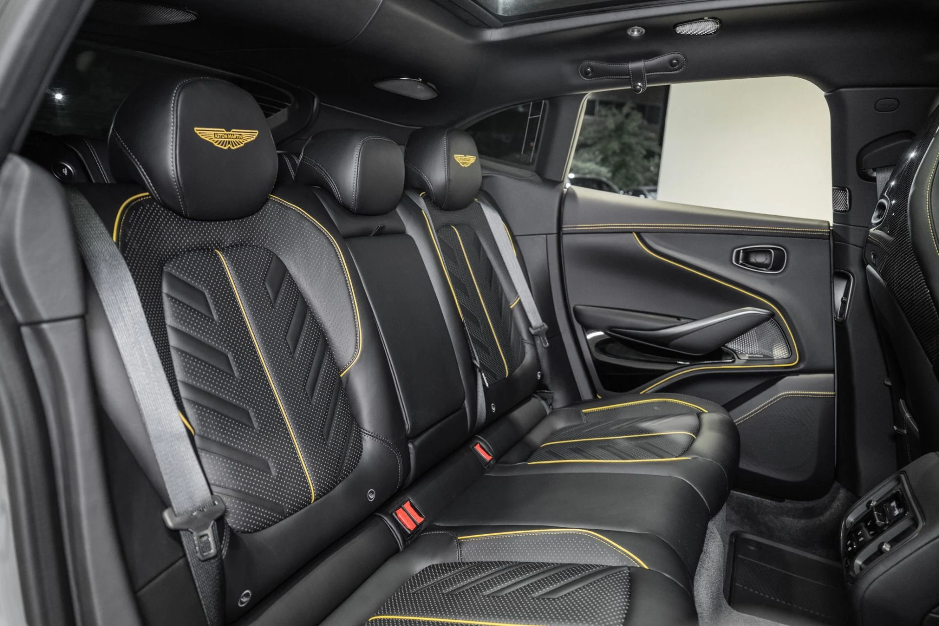 mph018_2708094495_New_2026_Aston_Martin_DBX_S_1778681702_7e90455b16