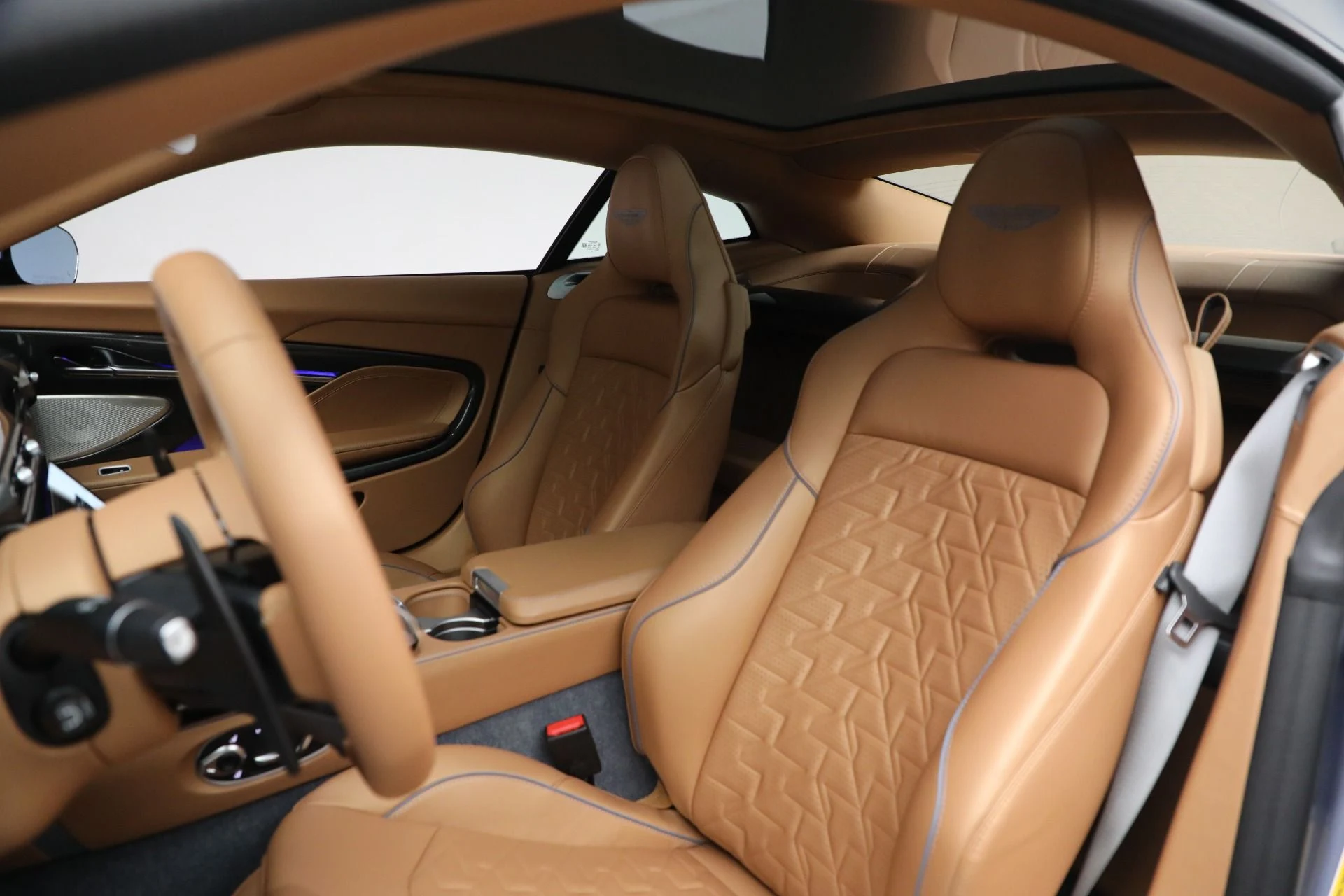mph018_2735479470_New_2025_Aston_Martin_Vanquish_1738262610_c3df511cf6