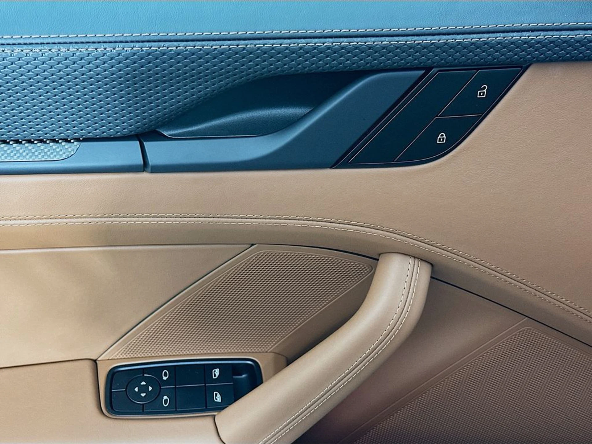 mph018_2745497282_710b8b08cfc2e94aba6feb7a8e71d411x_b7e35b71d0