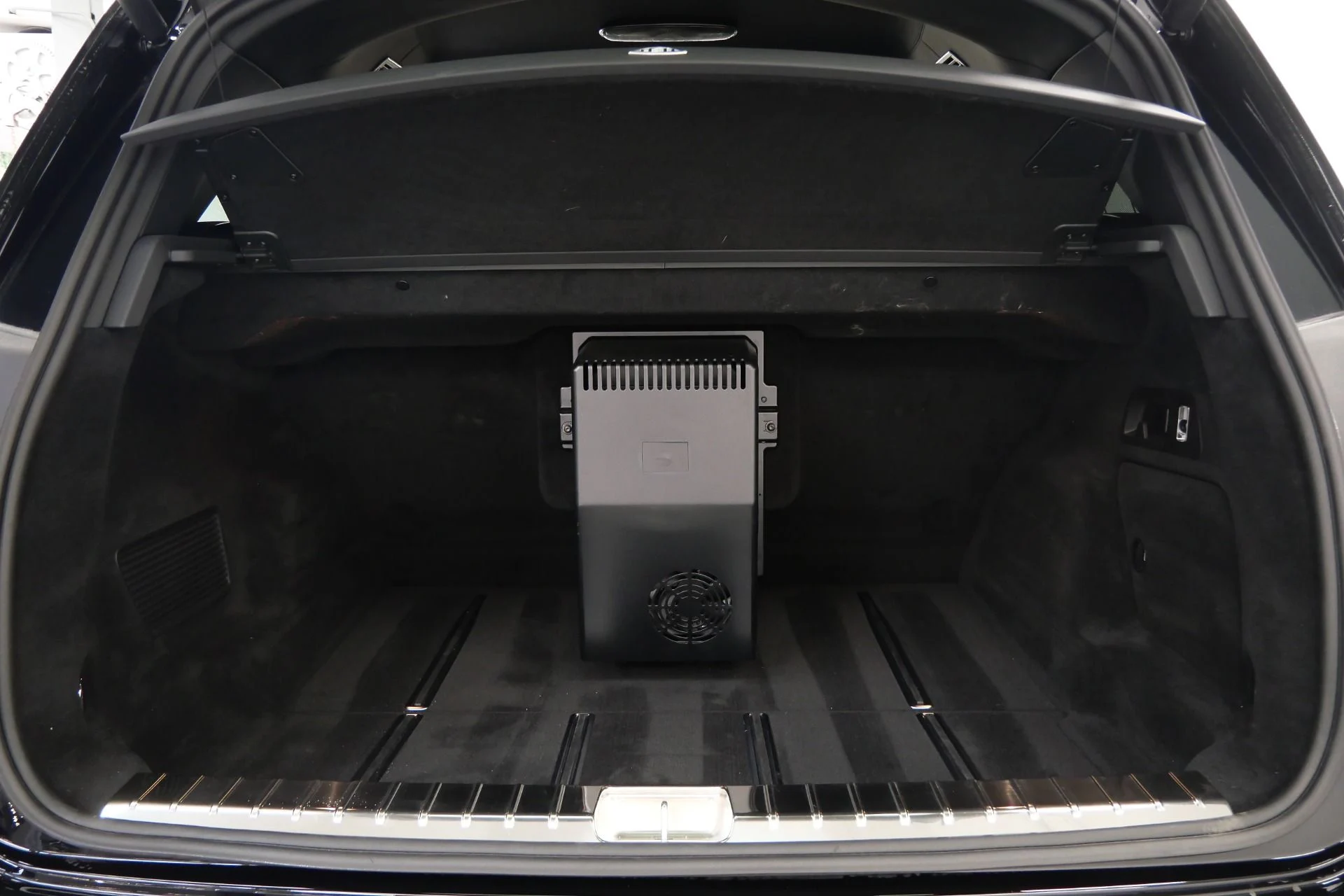 mph018_2745674034_Used_2025_Mercedes_Benz_Maybach_GLS_600_4_MATIC_Monoblock_Wheels_4_Seat_Configuration_Rear_Entertainment_1776793710_eee7c2d644