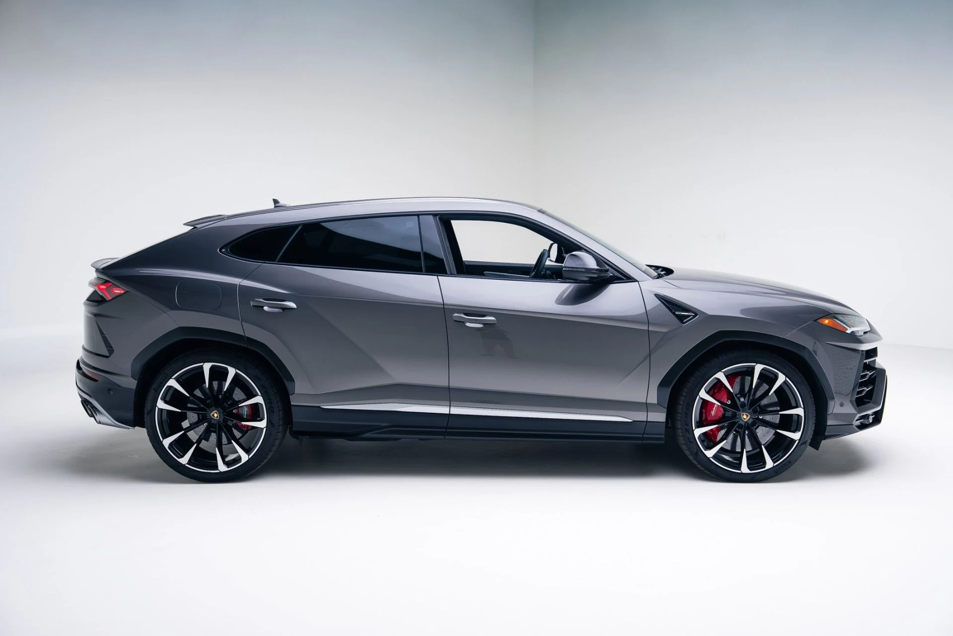 mph018_2746955993_Used_2021_Lamborghini_Urus_1764807920_410db16614