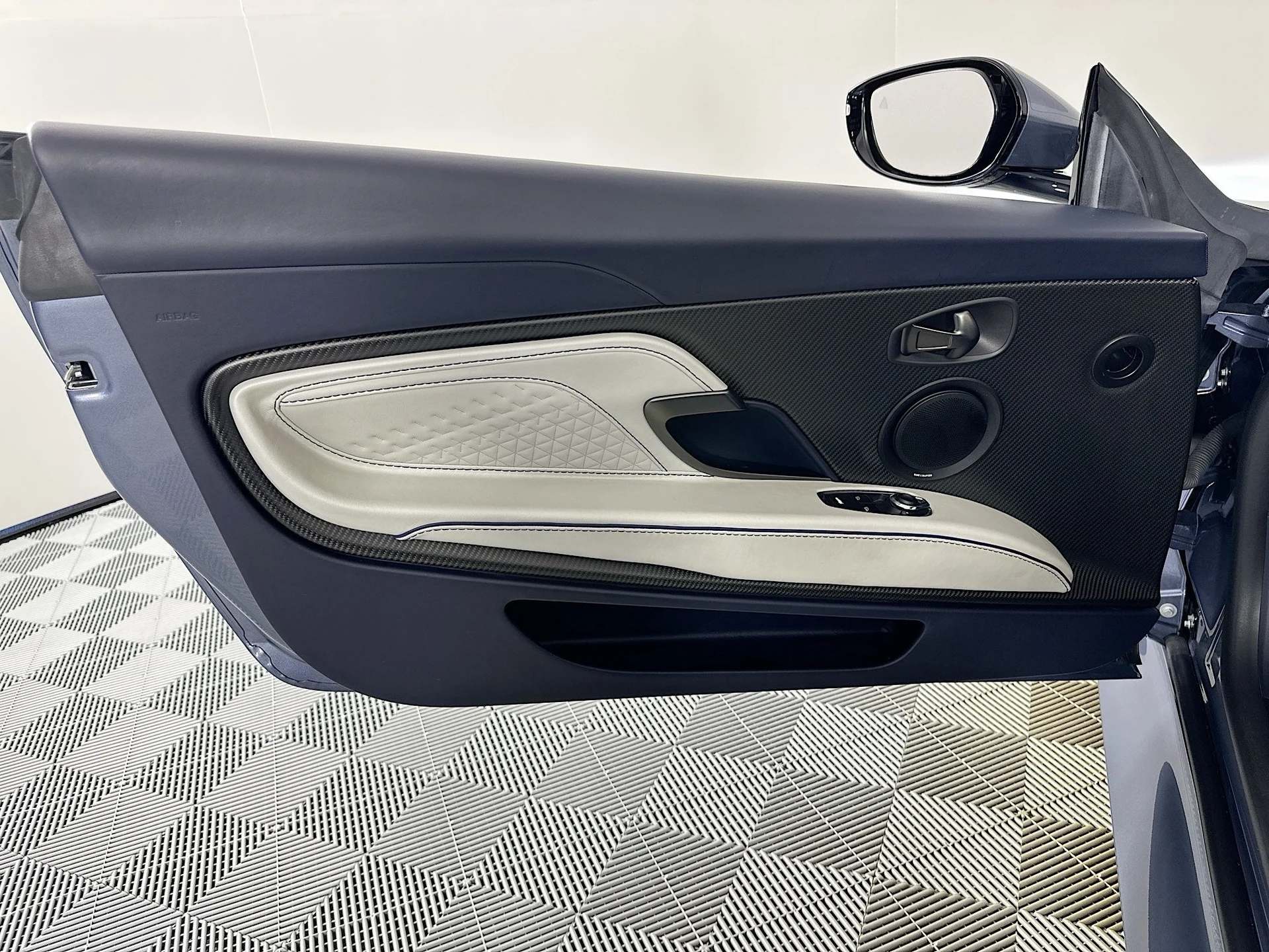 mph018_2748304207_19_3c8730df07