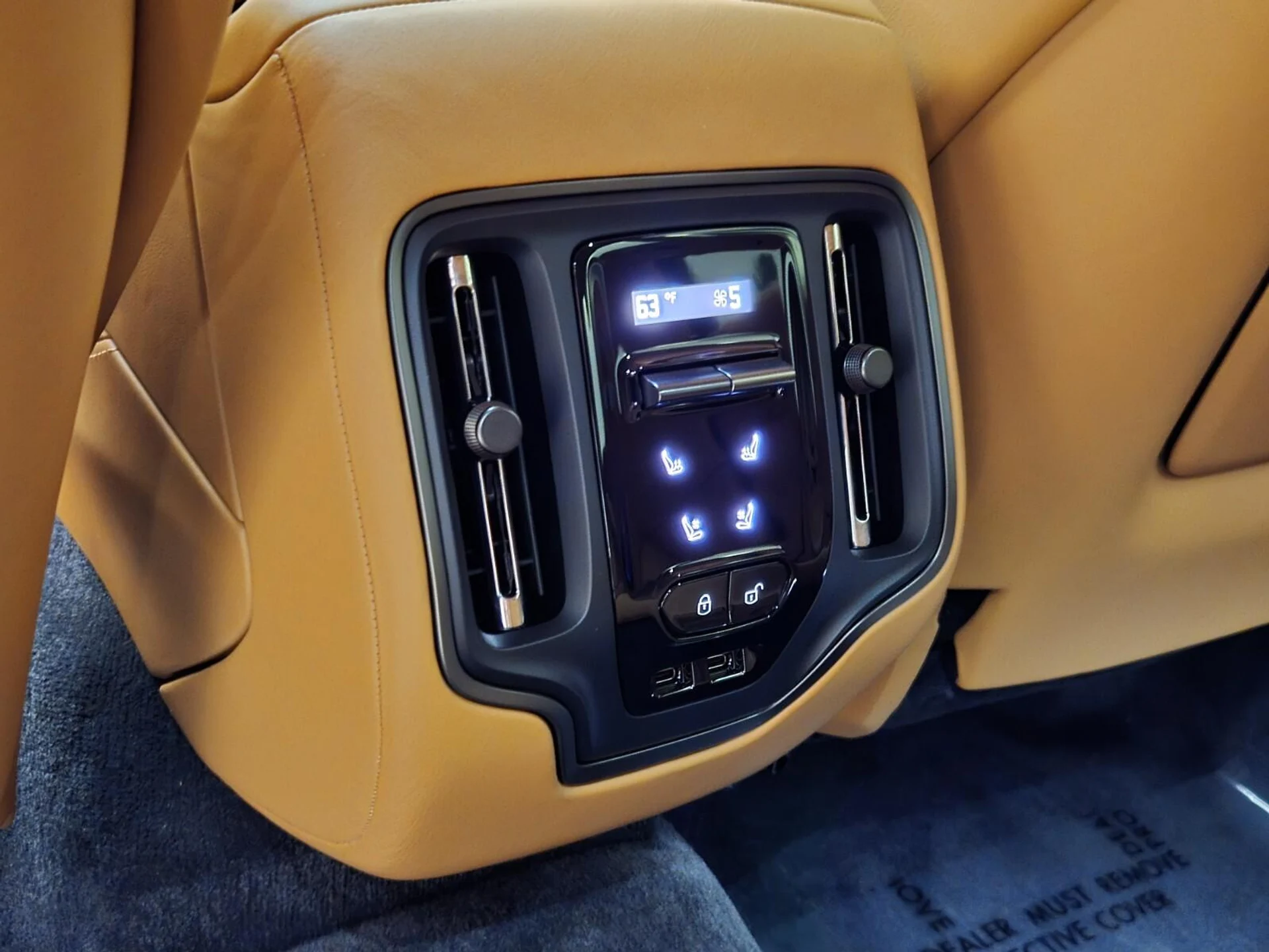 mph018_2749401313_New_2026_Aston_Martin_DBX_707_1761371594_942d93ce14