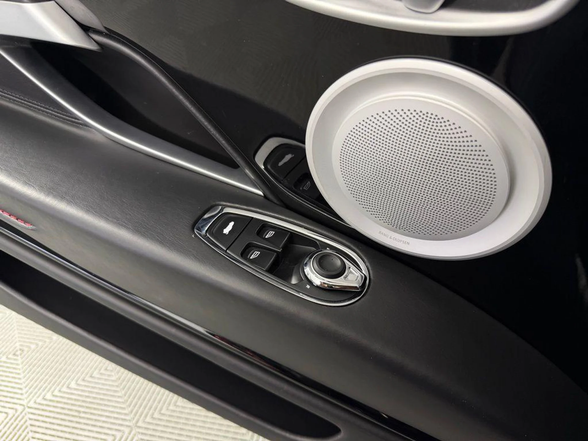 mph018_2751453451_Bf_9_WXF_0r_A_Aev_WP_Ql2n_UGEKJL_Jw_5bae727add