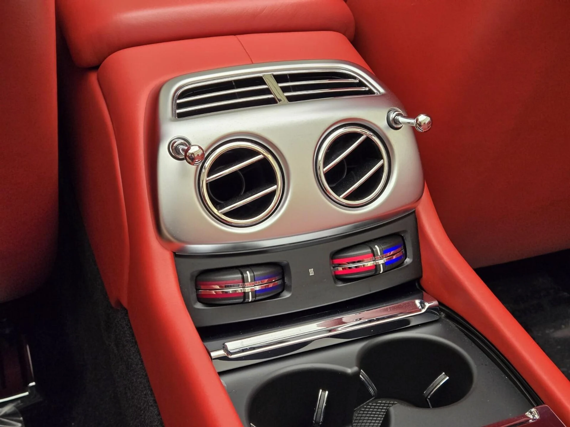 mph018_2758007328_Used_2017_Rolls_Royce_Dawn_1765004112_5eb637a15c