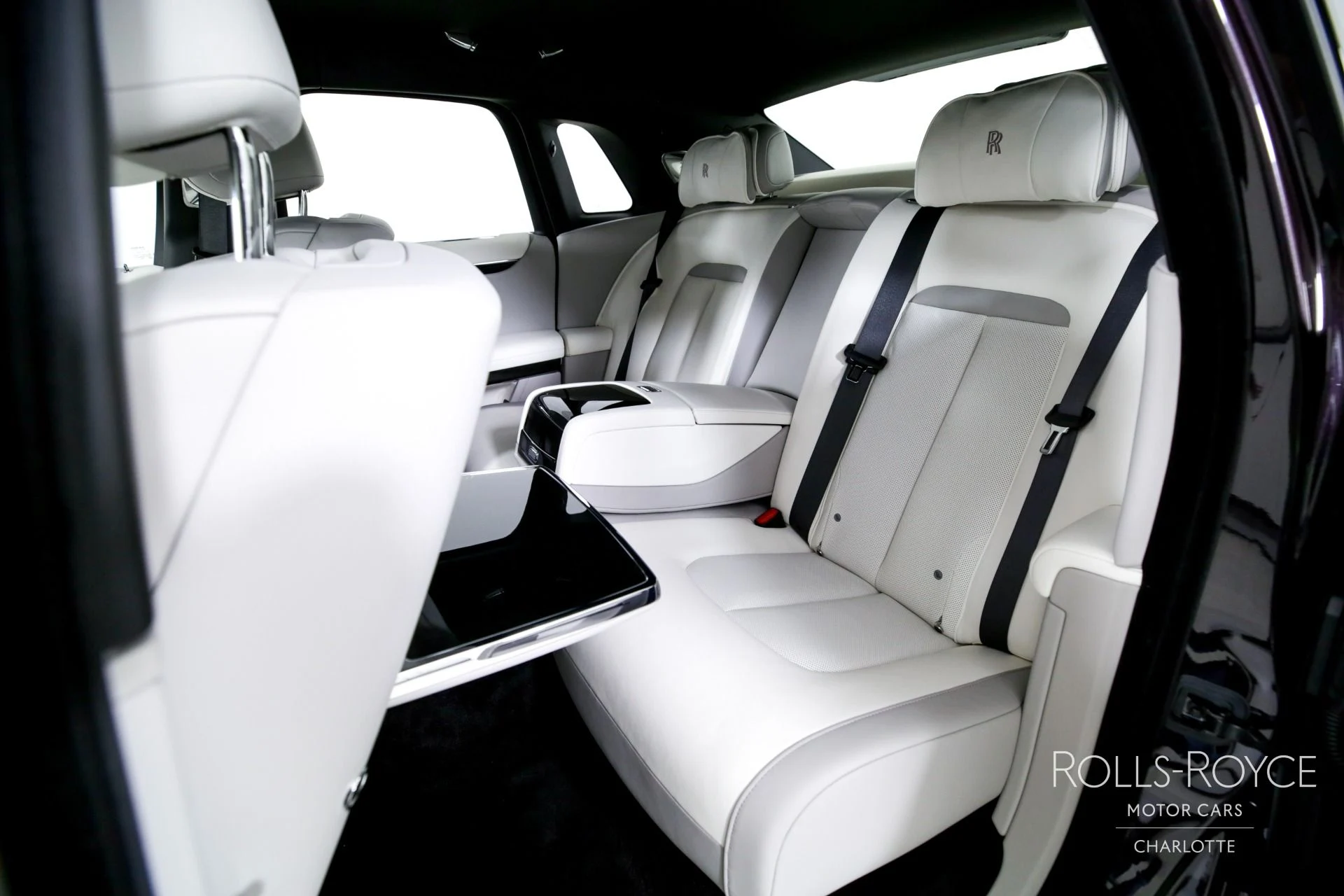 mph018_2760301547_Used_2024_Rolls_Royce_Ghost_1745266805_de267a4b69