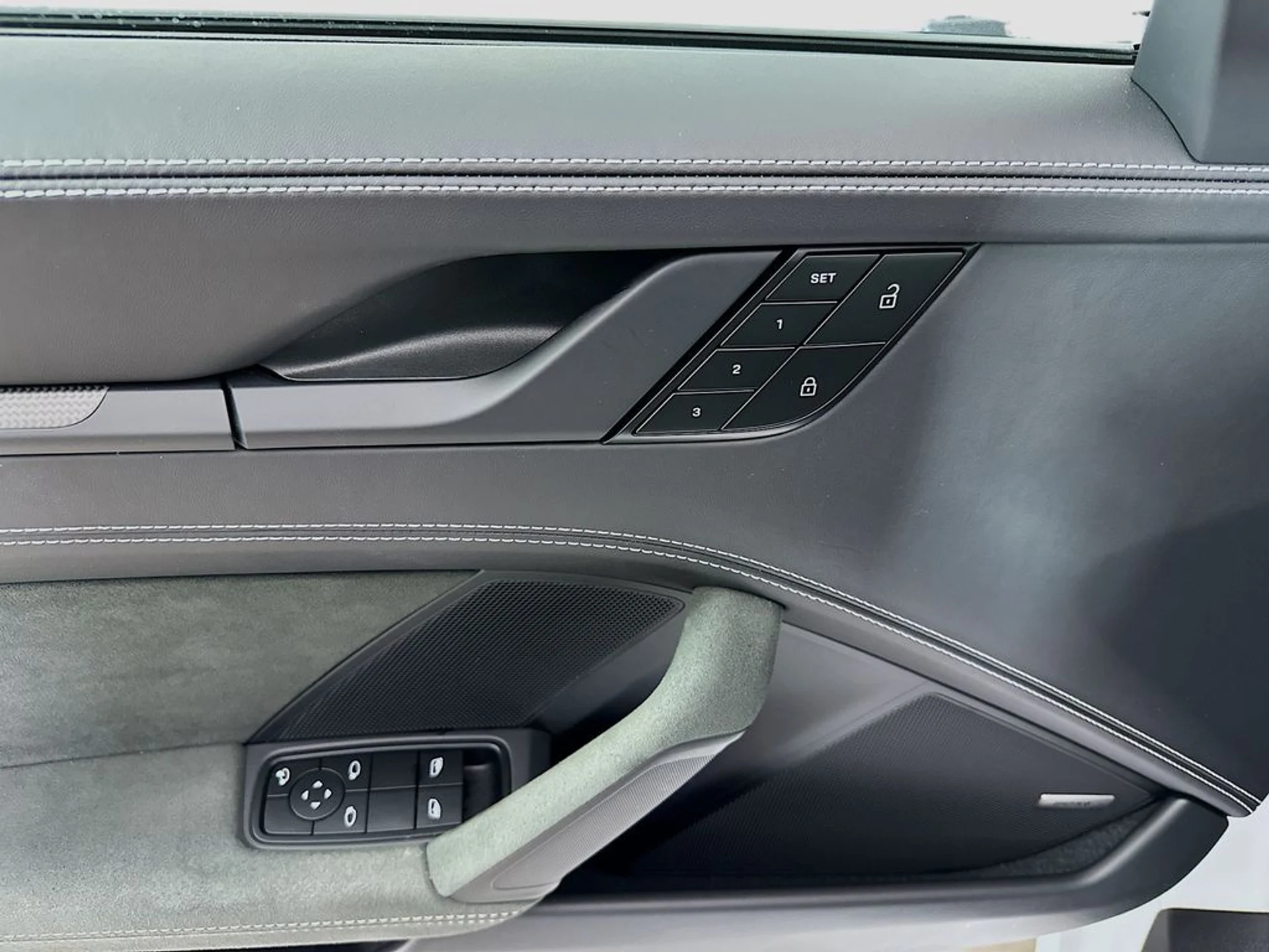 mph018_2762409086_41004d7b9df15006d1cd7ddc421b44aex_8e6f9282f4