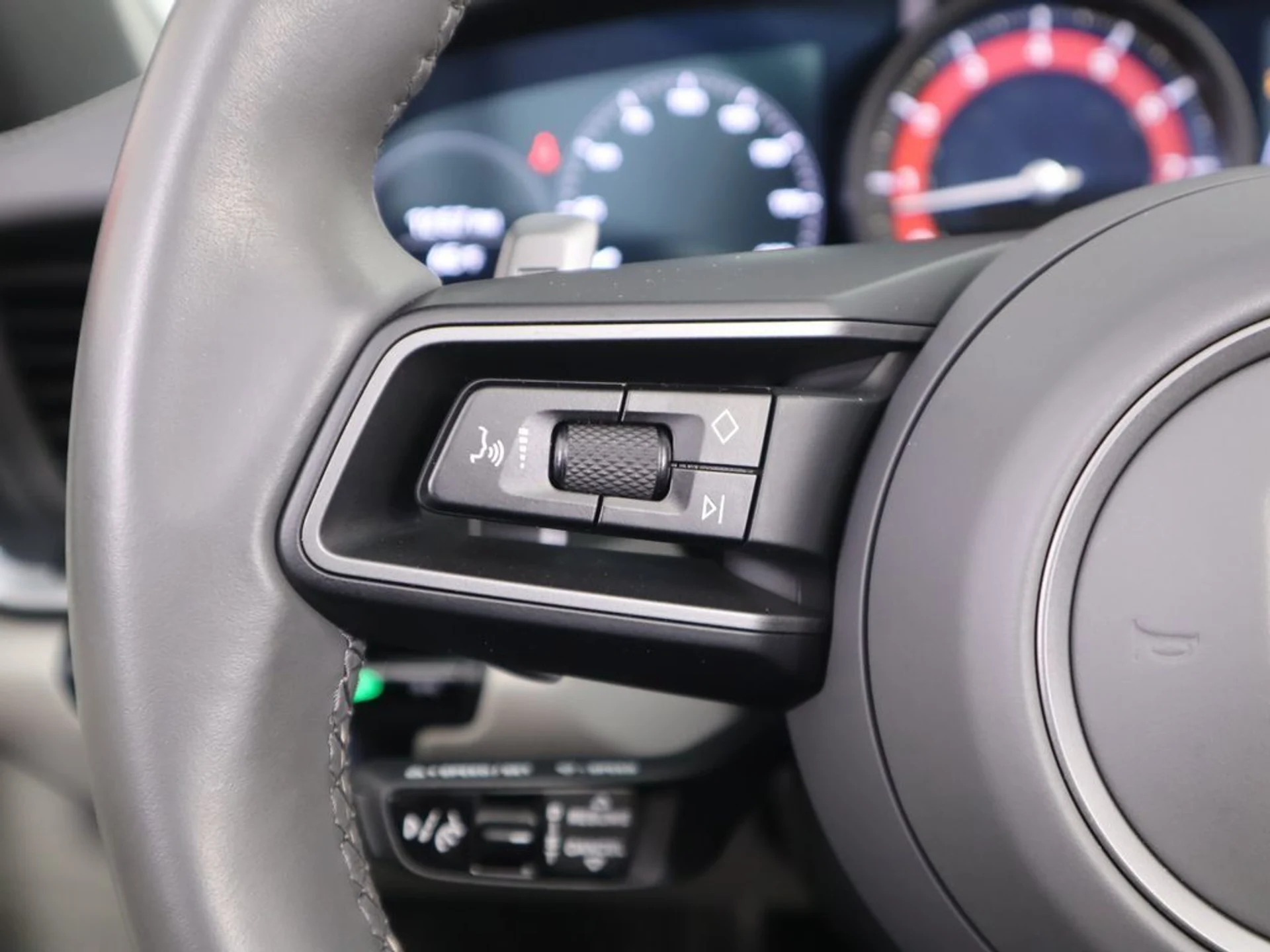 mph018_2773432364_used_2021_porsche_911_carrera4scabriolet_8119_22977692_19_1024_c666a70497