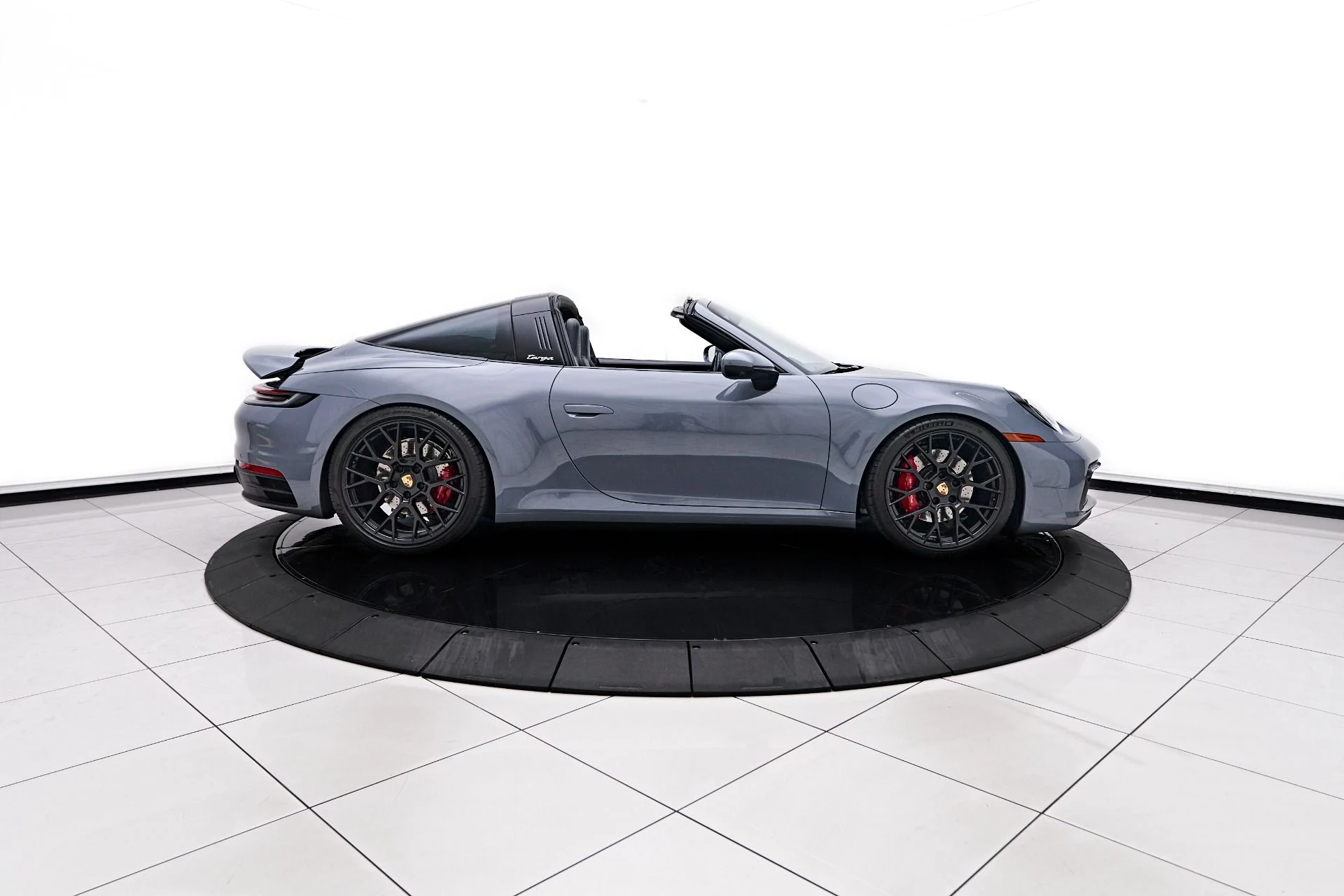 mph018_2777503195_Used_2023_Porsche_911_Targa_4_S_1757702832_9a15e280a9