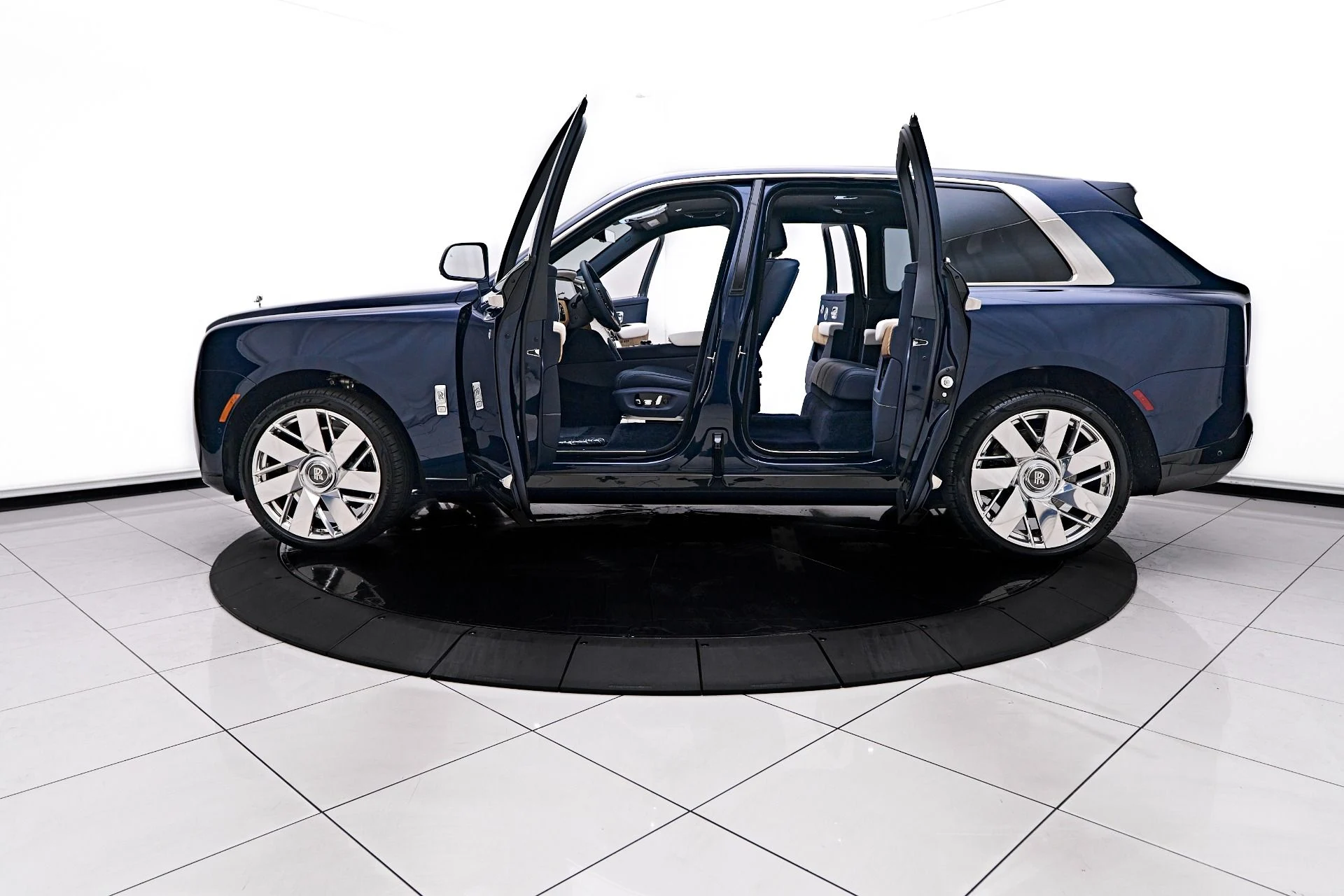mph018_2778173685_Used_2025_Rolls_Royce_Cullinan_Base_1755895153_49fbe148fa