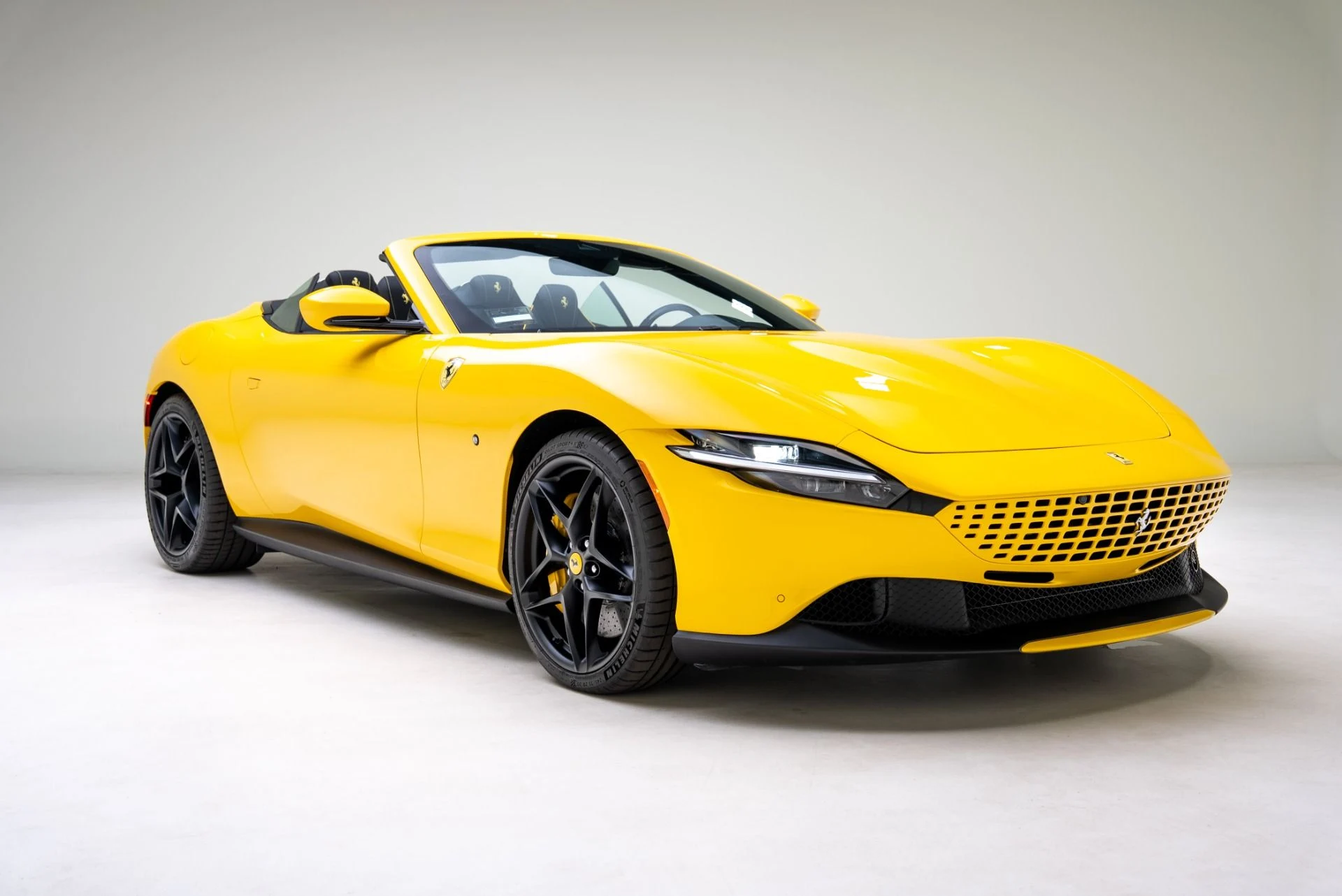 mph018_2781064424_Used_2025_Ferrari_Roma_Spider_1768435062_1f25c23a38