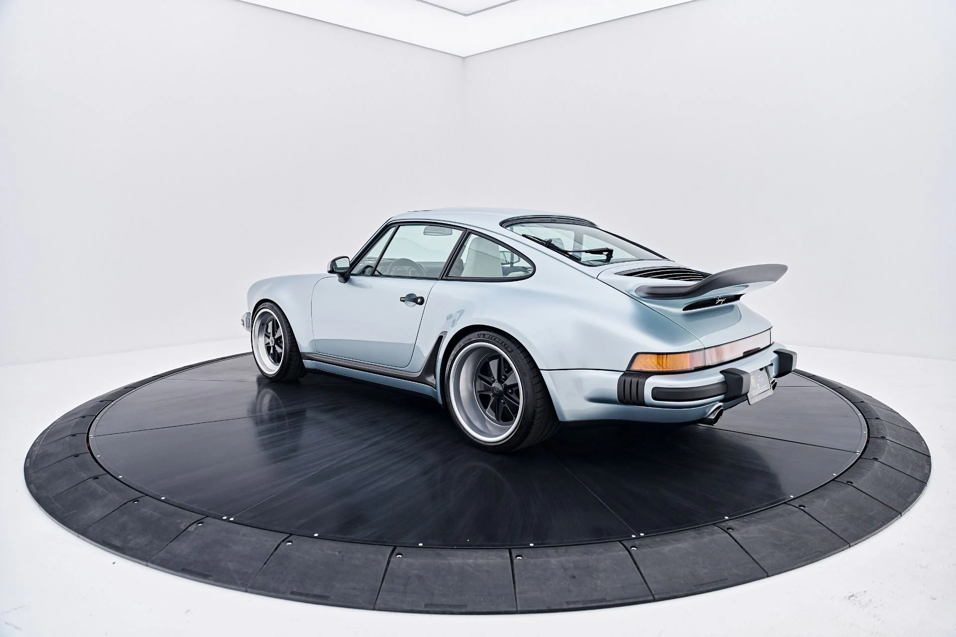 mph018_2783682761_Used_1990_Porsche_911_1789729613_93ec9ae1cf