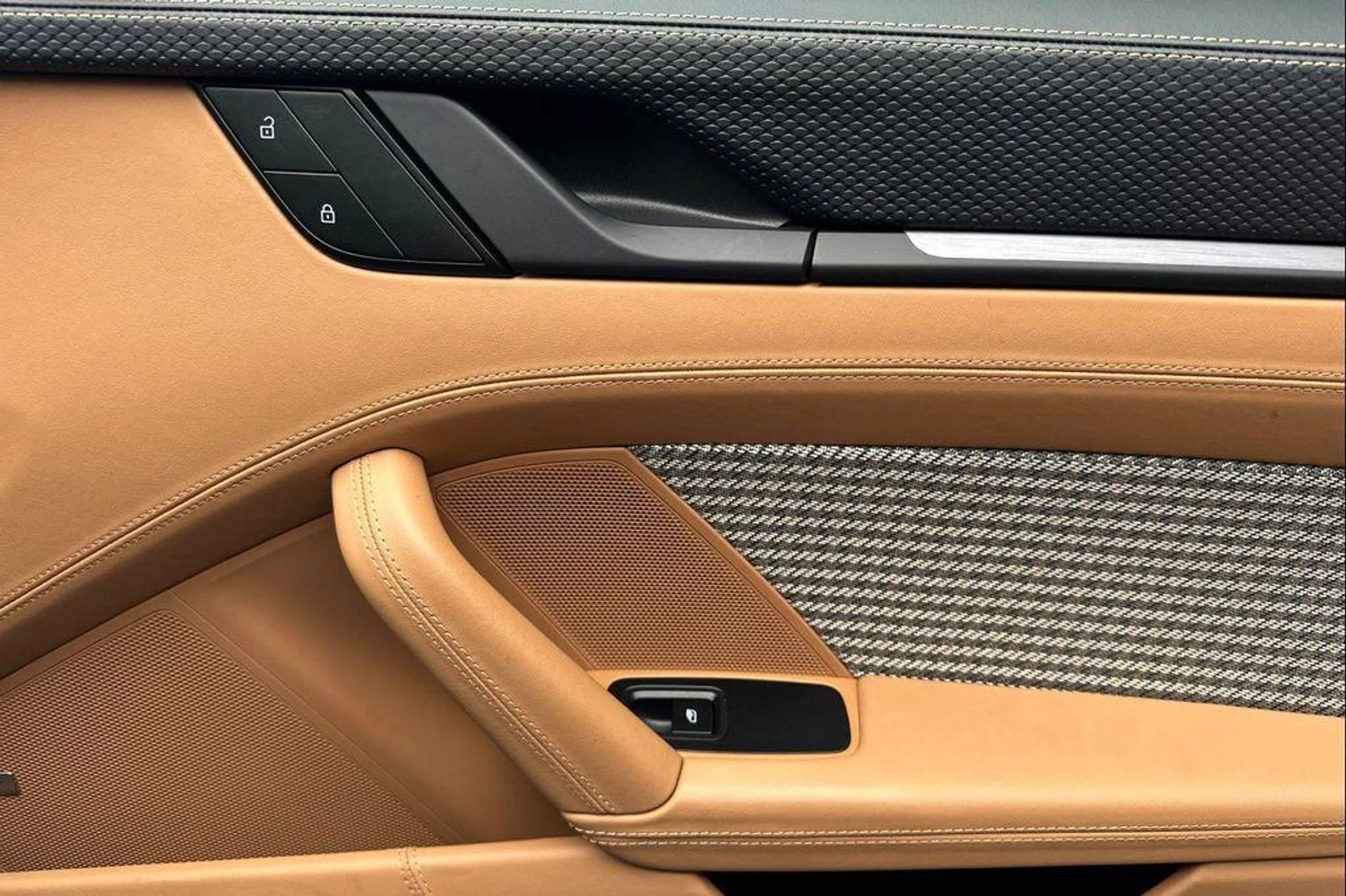 mph018_278824963_i3zr9w2_Qn_Mo990_L_X6qop3p_K1_E_2c231abf95