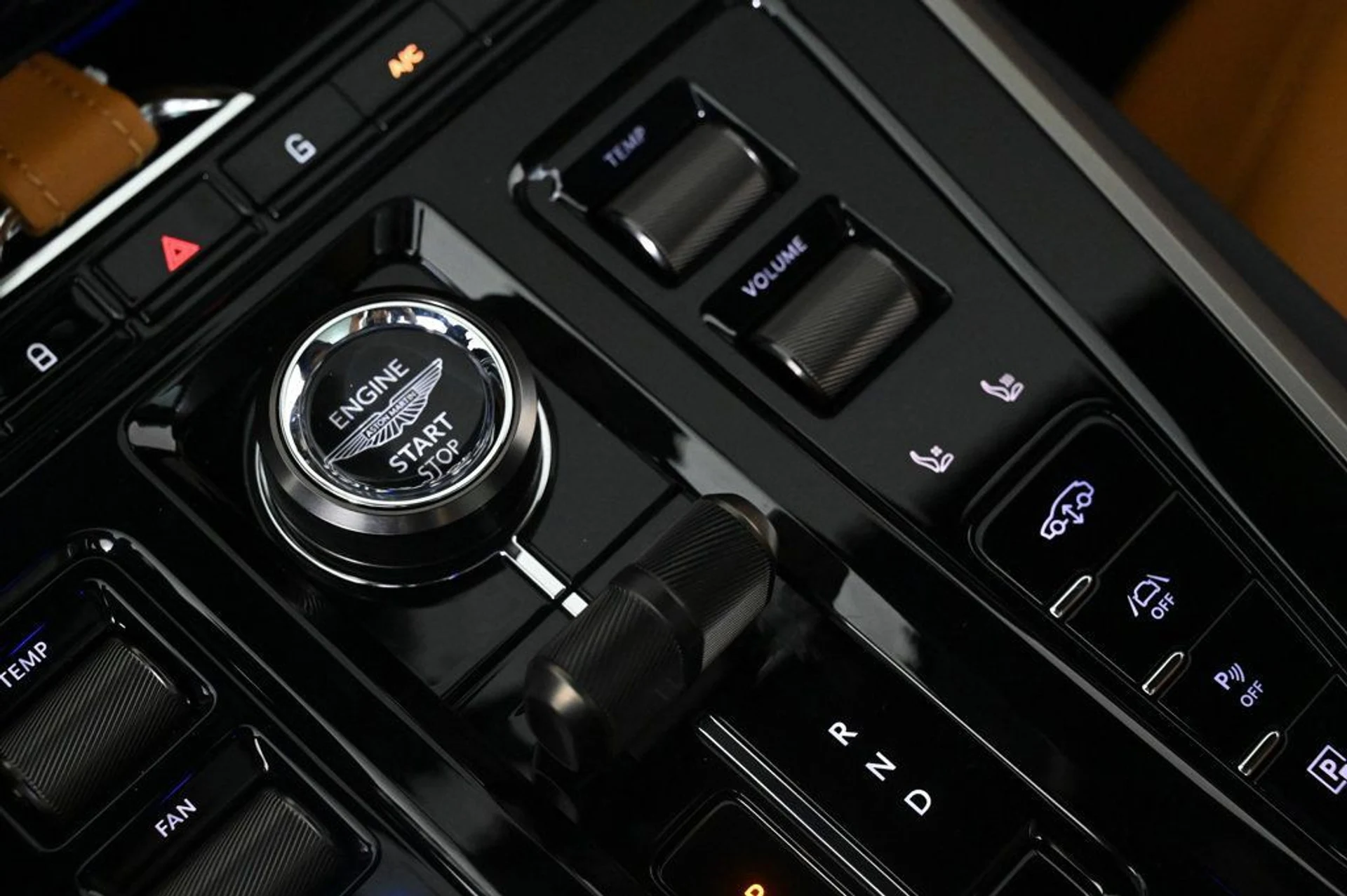 mph018_2797408949_new_2026_aston_martin_dbx_707awd_11350_22970164_19_1024_0d0ca154f2