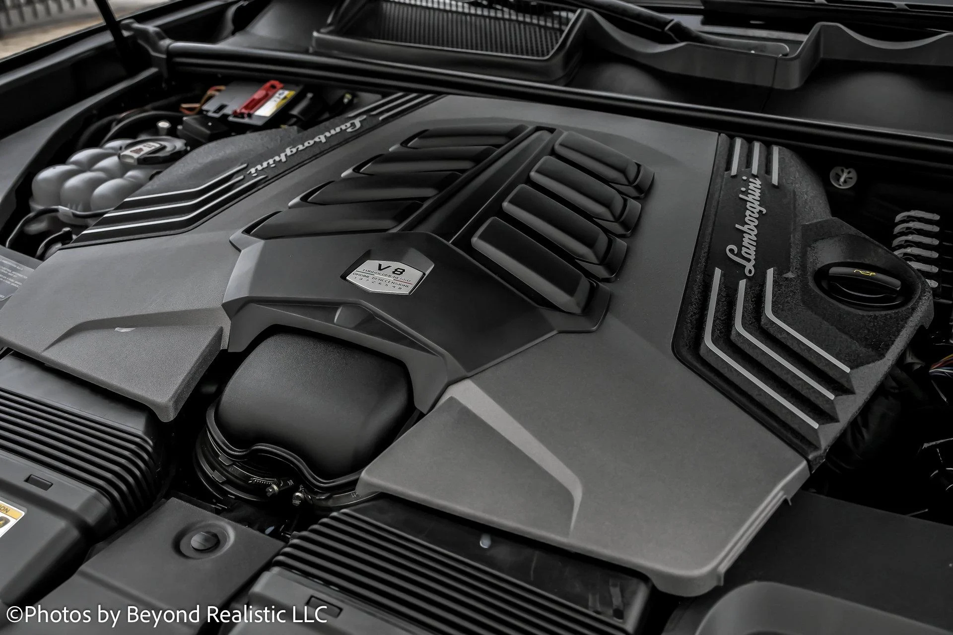 mph018_2802667719_Used_2022_Lamborghini_Urus_1760342218_dfb867de7f