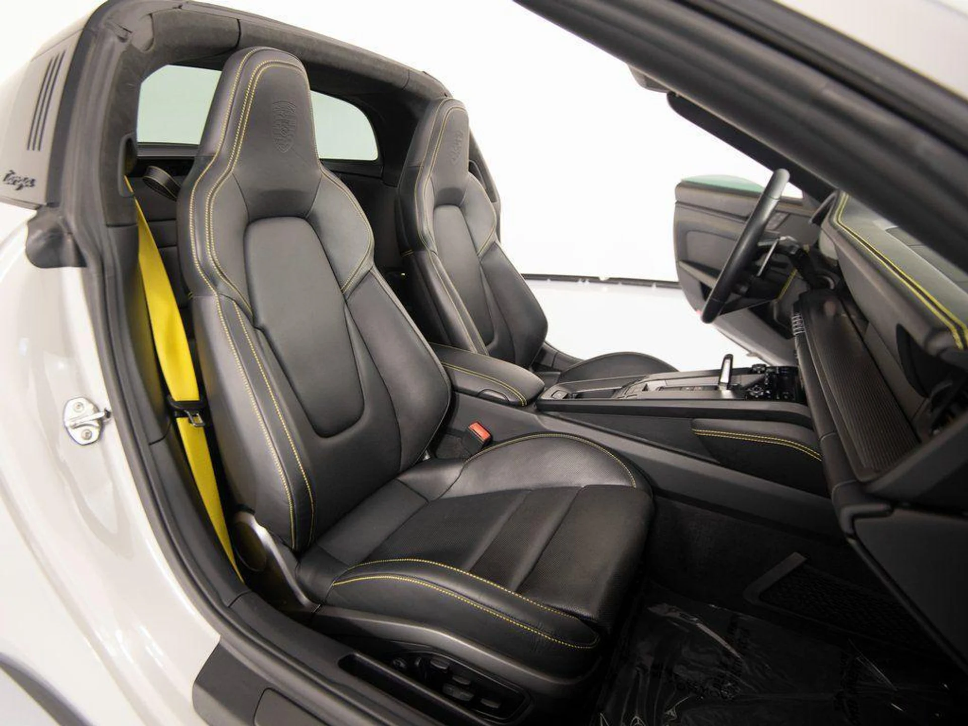 mph018_280429158_WES_Pv_UTJT_1ly_Xms2jrqk7_CG_Tbt_I_0b62737758