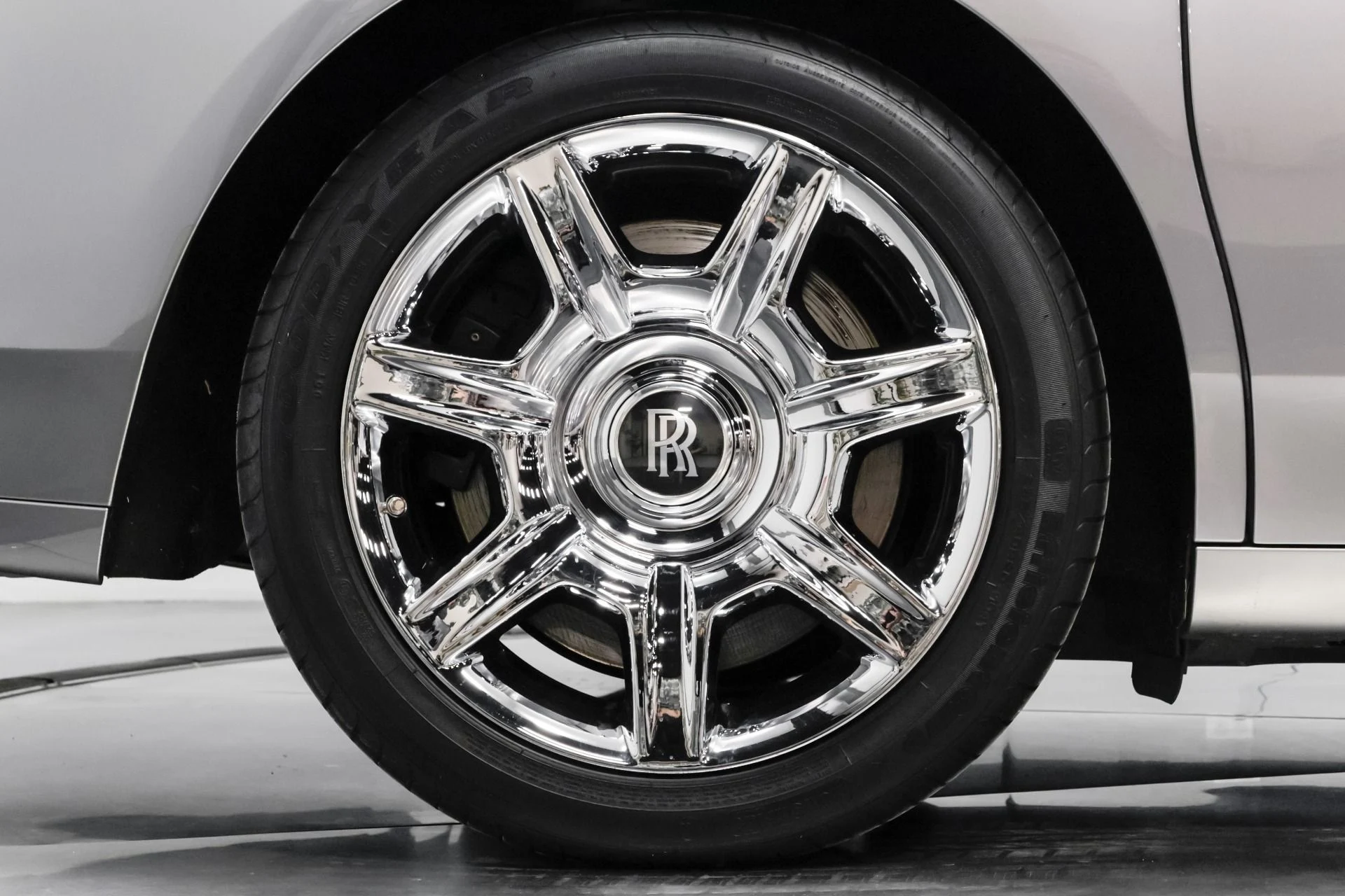 mph018_2808966927_Used_2010_Rolls_Royce_Ghost_1762979207_e87b7d55be