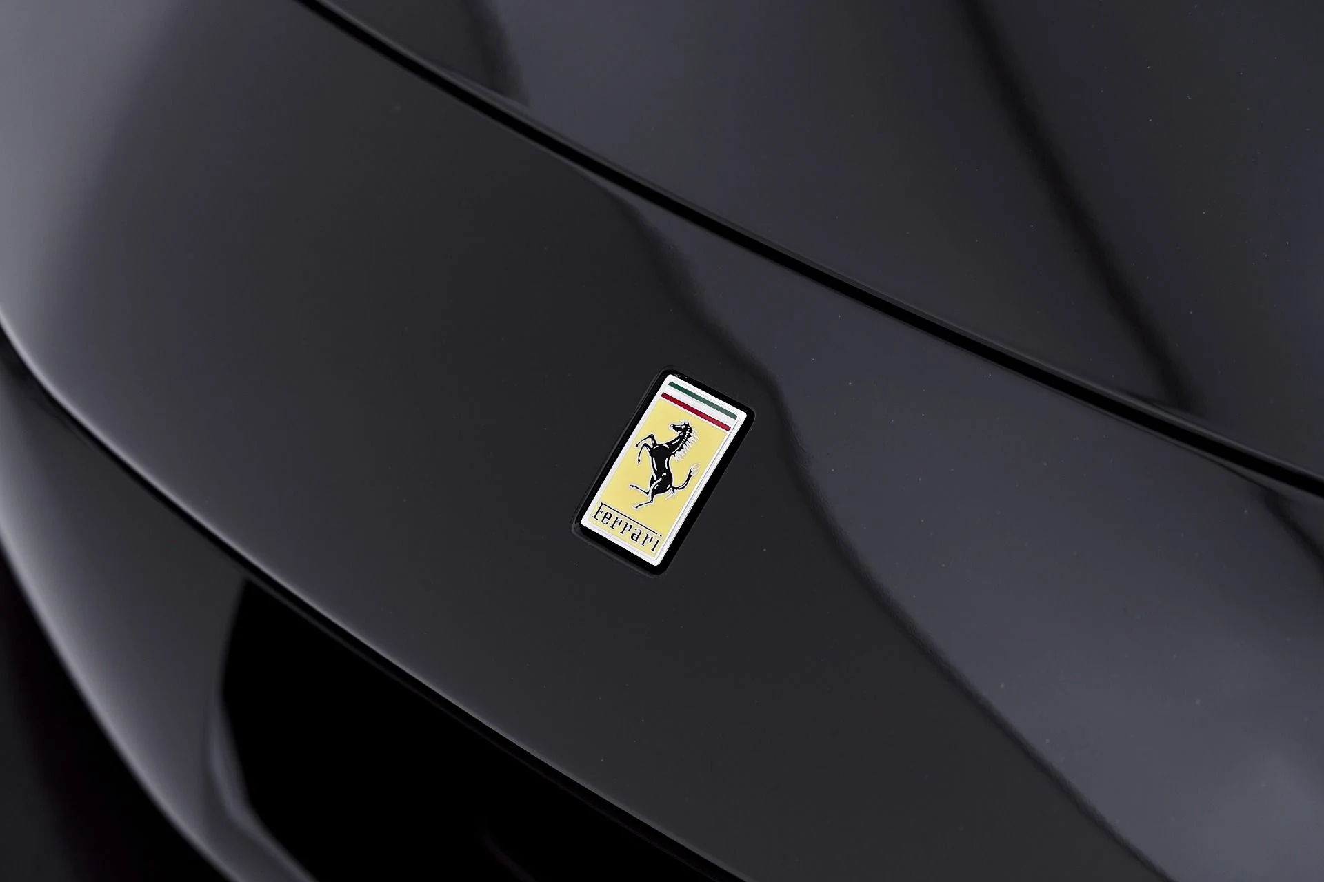 mph018_2809022266_Used_2023_Ferrari_296_GTB_Base_1785209364_ed75096654