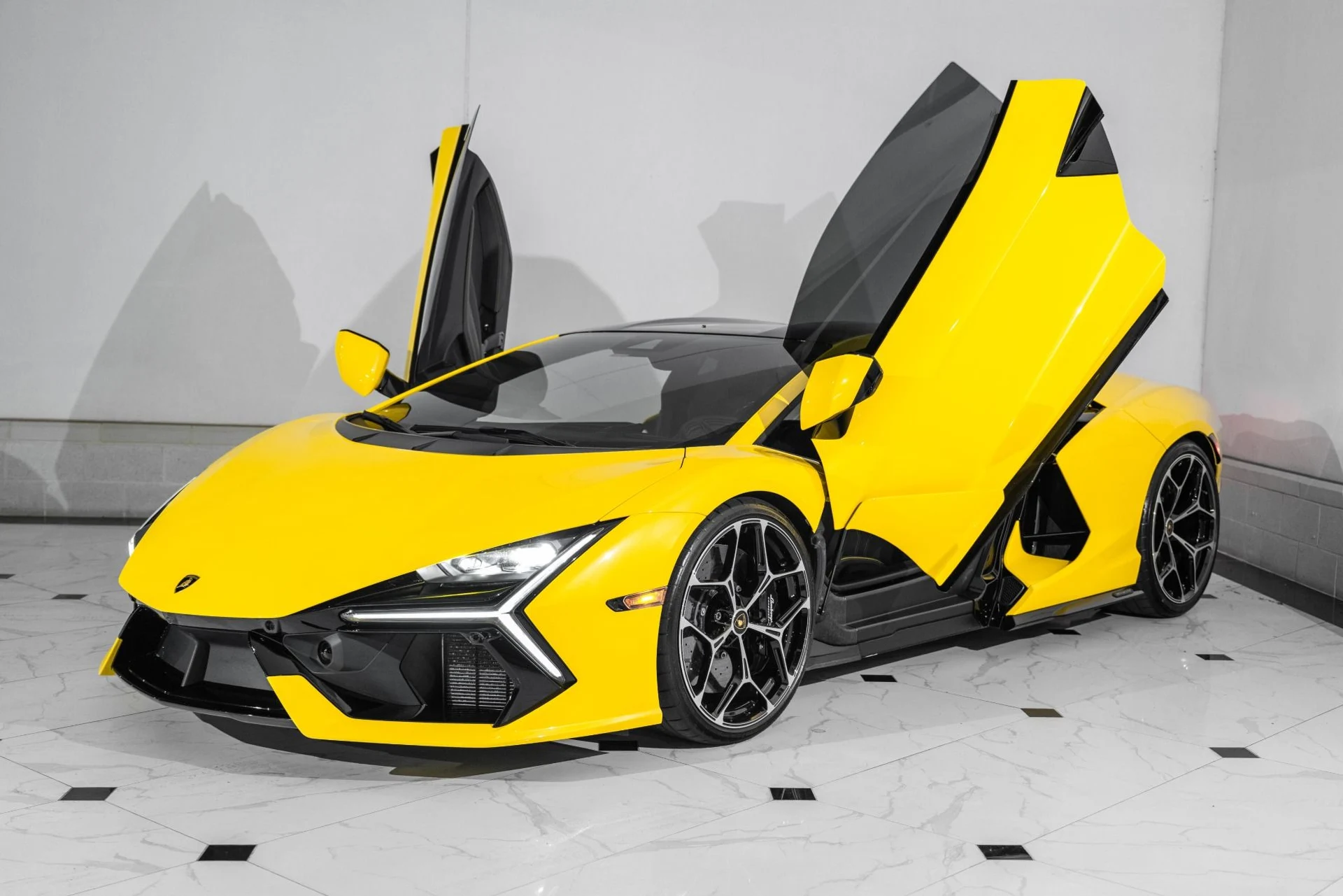 mph018_2812338249_Used_2024_Lamborghini_Revuelto_1760974364_fe07199add