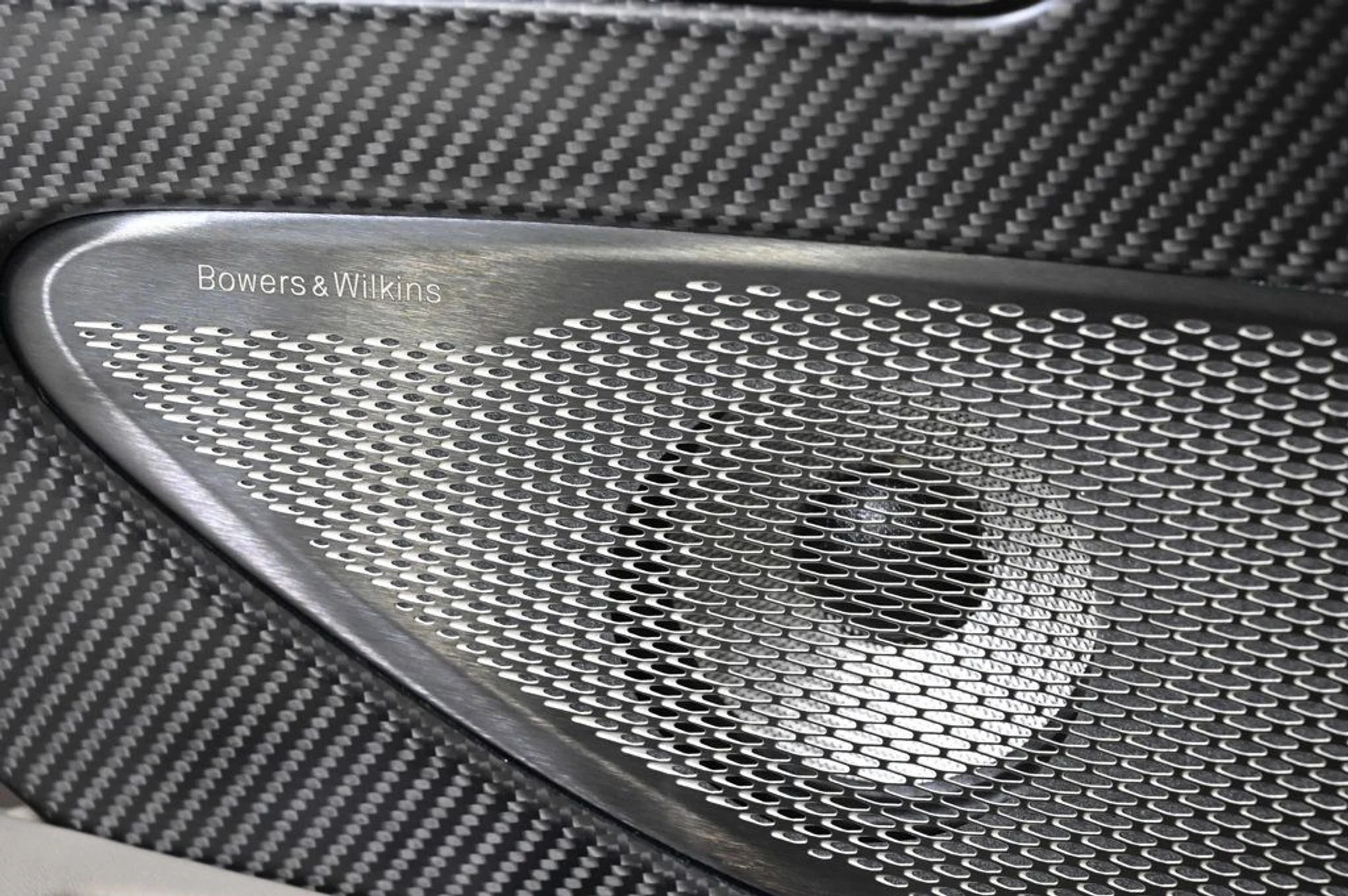 mph018_2816175891_new_2026_aston_martin_db12_11350_22928535_18_1024_7fa65836ec