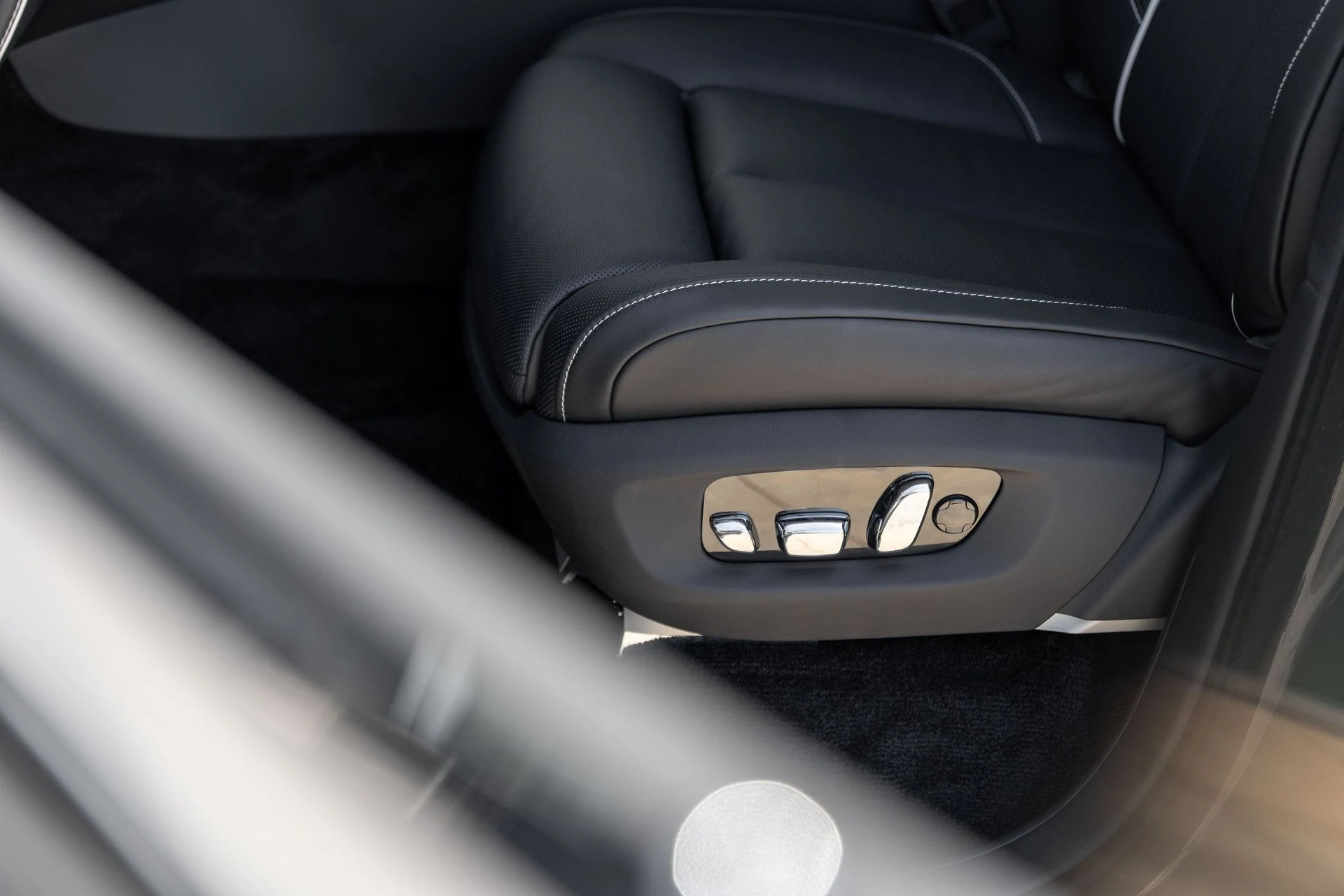 mph018_2826649233_Hi_Tech_Luxury_Imports_LLC_SLA_33_HA_07_VU_236993_image_18_7e8b3e1a78
