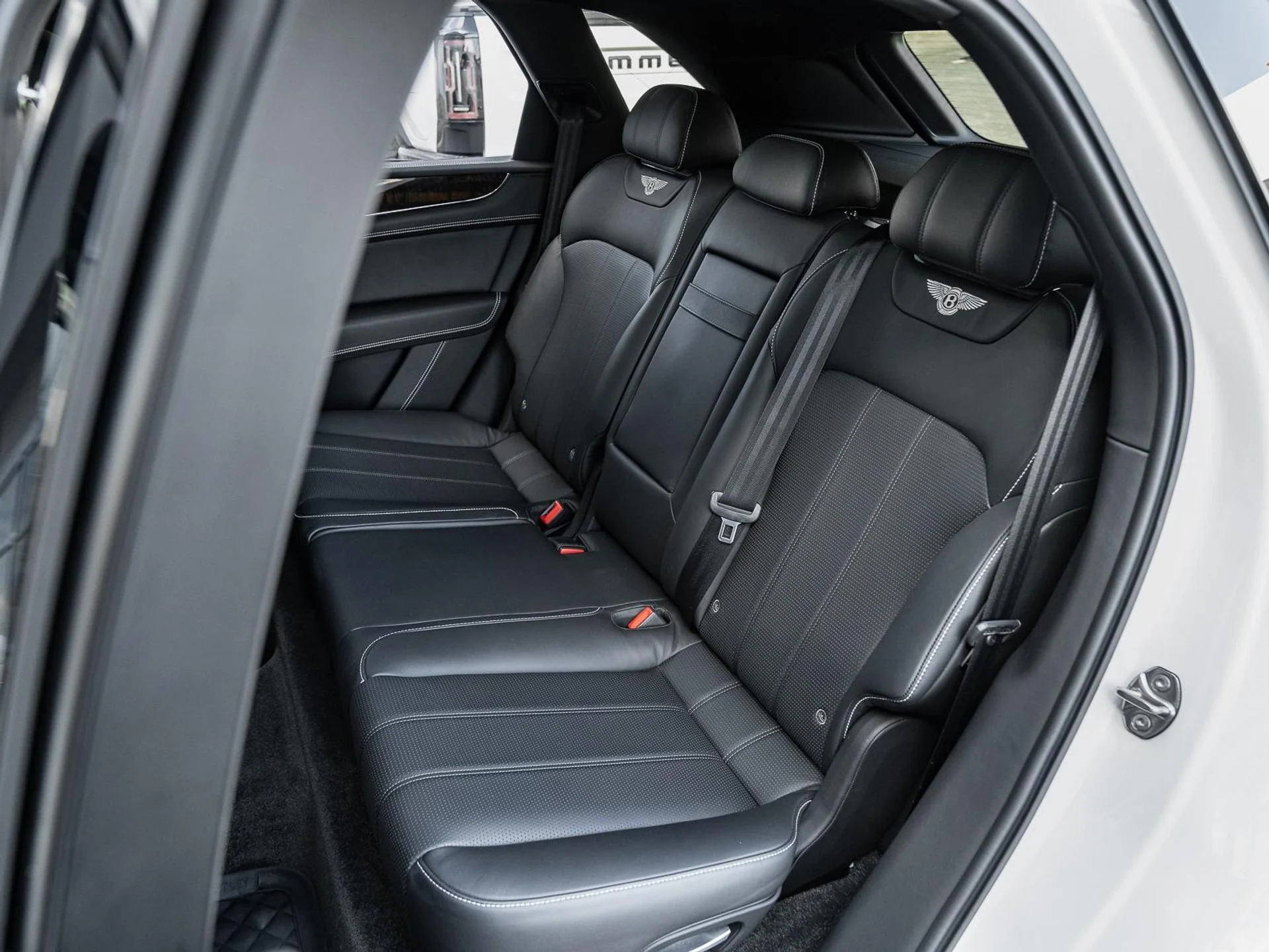 mph018_2828144431_Used_2018_Bentley_Bentayga_W12_Signature_1761171403_8c647b5106