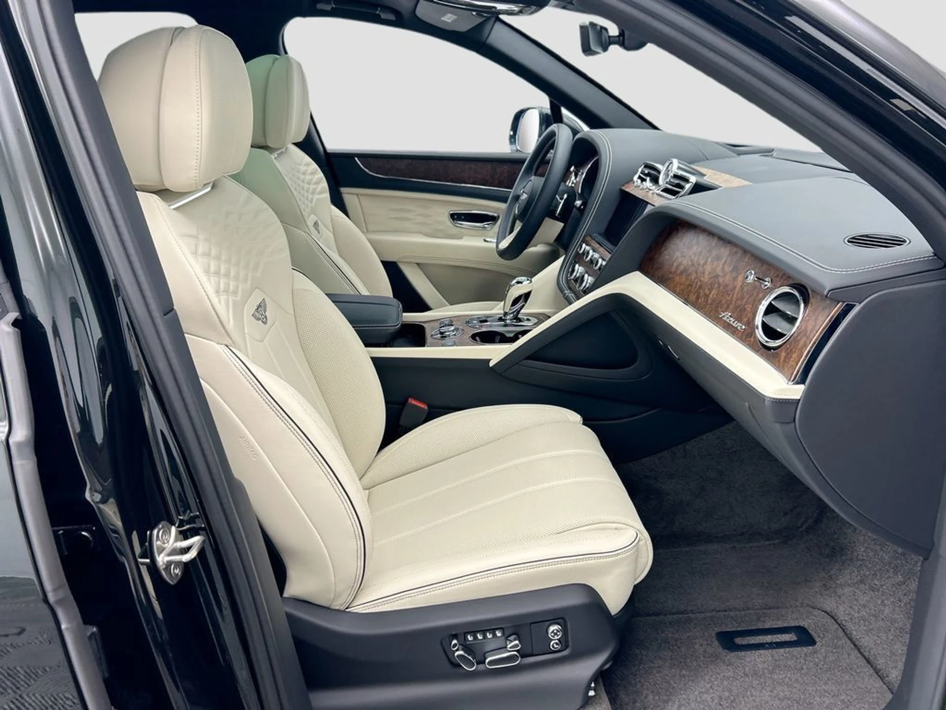 mph018_2829222762_used_2025_bentley_bentayga_ewb_v8awd_8119_22989350_19_1024_eec2f664eb