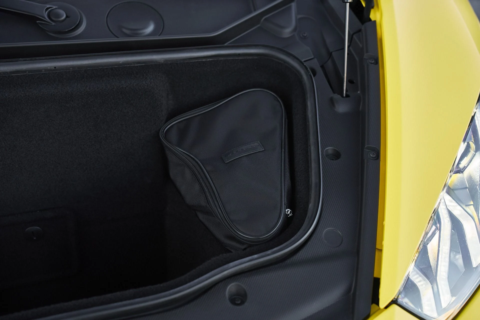 mph018_2831296558_Used_2023_Lamborghini_Huracan_Tecnica_Base_1765333481_3493295ab4