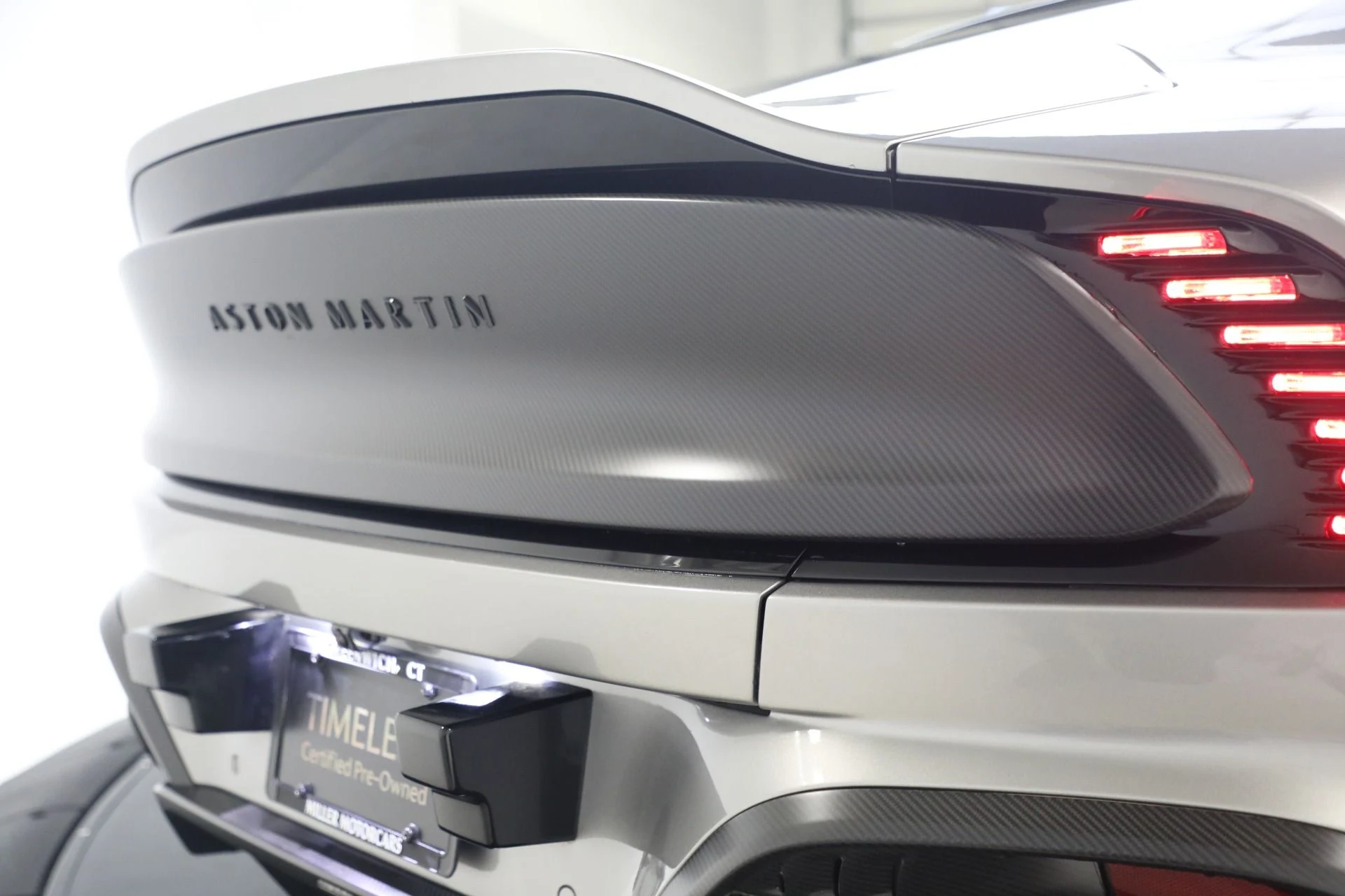 mph018_2831958907_Used_2025_Aston_Martin_Vanquish_1791232652_030f1fb18c