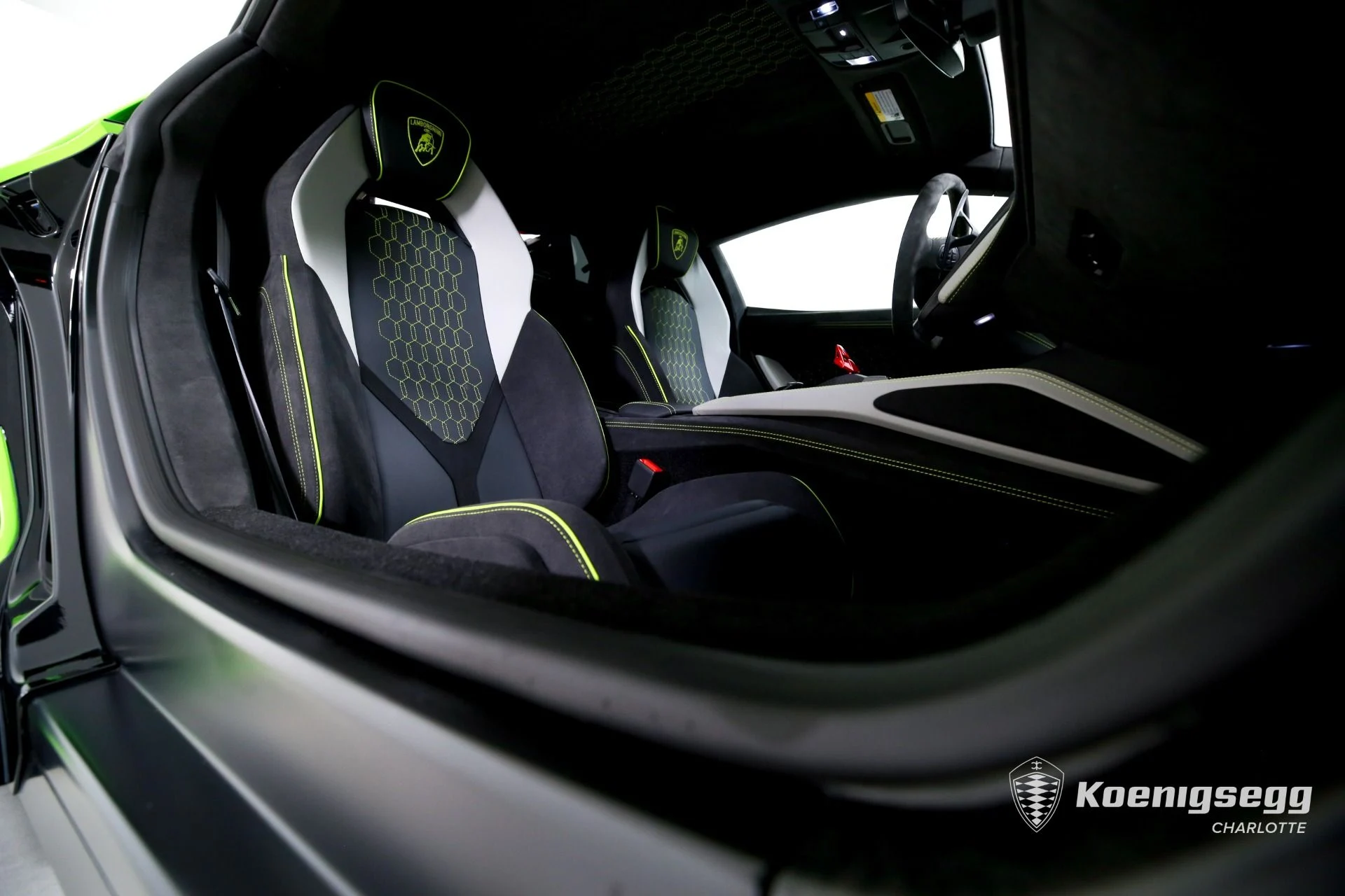 mph018_2840470184_Used_2024_Lamborghini_Revuelto_1774640458_06eb6cf553