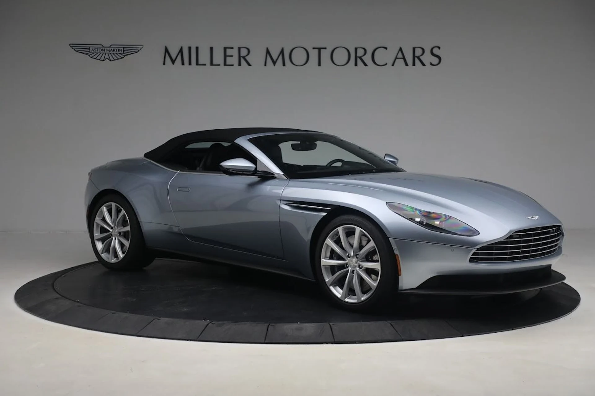 mph018_2853300647_Used_2019_Aston_Martin_DB_11_Volante_1f35d6b51e