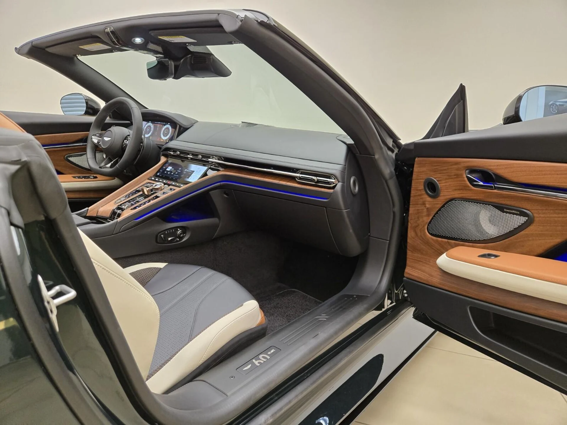 mph018_2864658626_New_2026_Aston_Martin_DB_12_Volante_1777612889_918bb27a7f